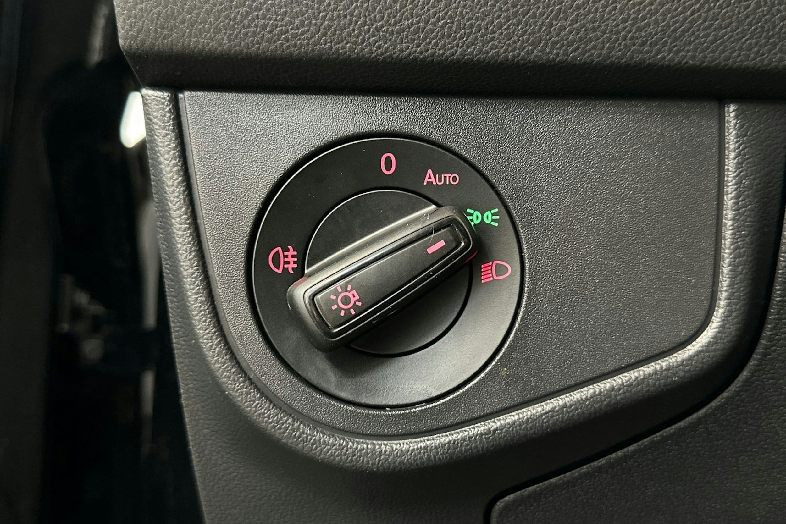 musta Volkswagen Polo 2020 kuva 17.