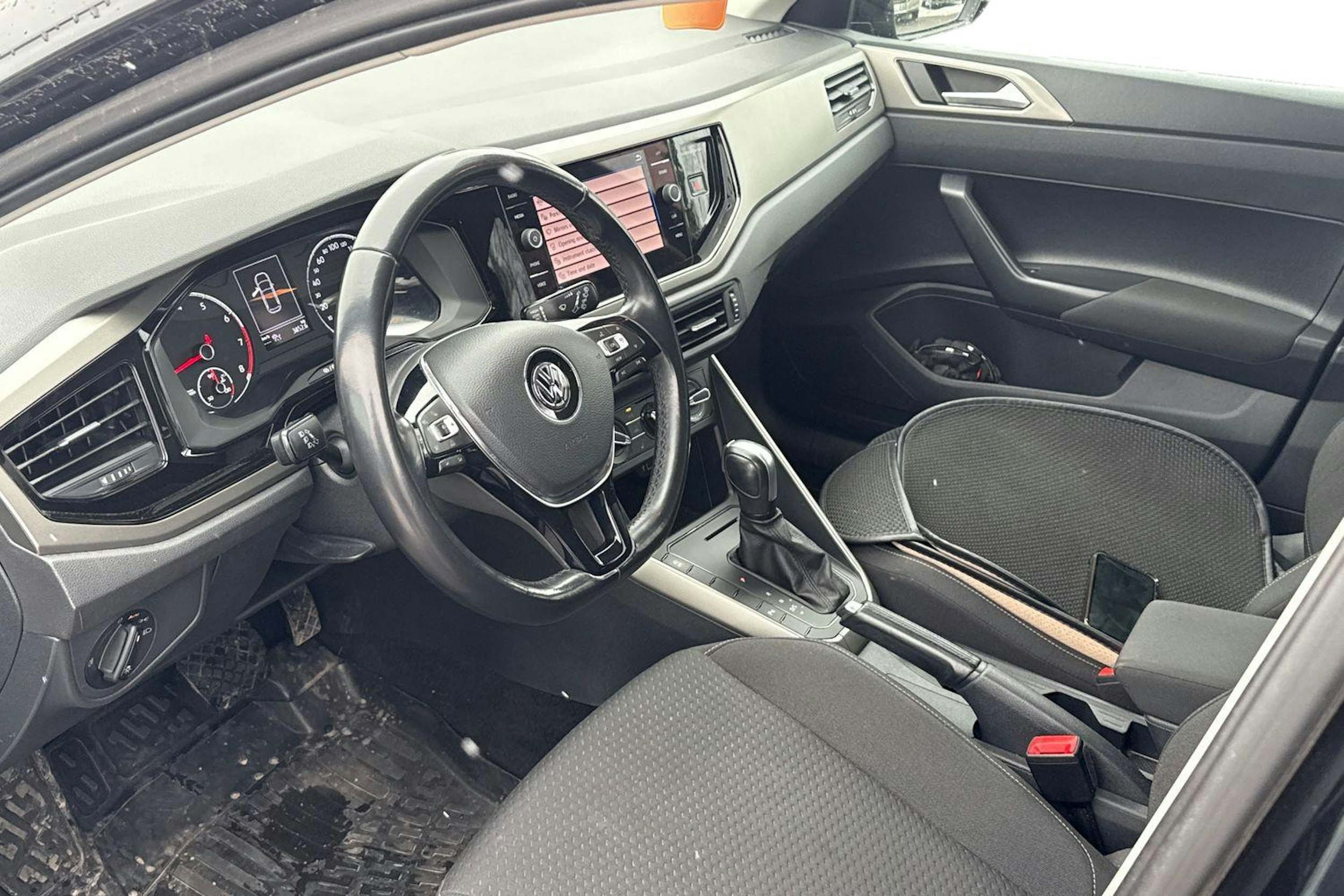 musta Volkswagen Polo 2020 kuva 3.