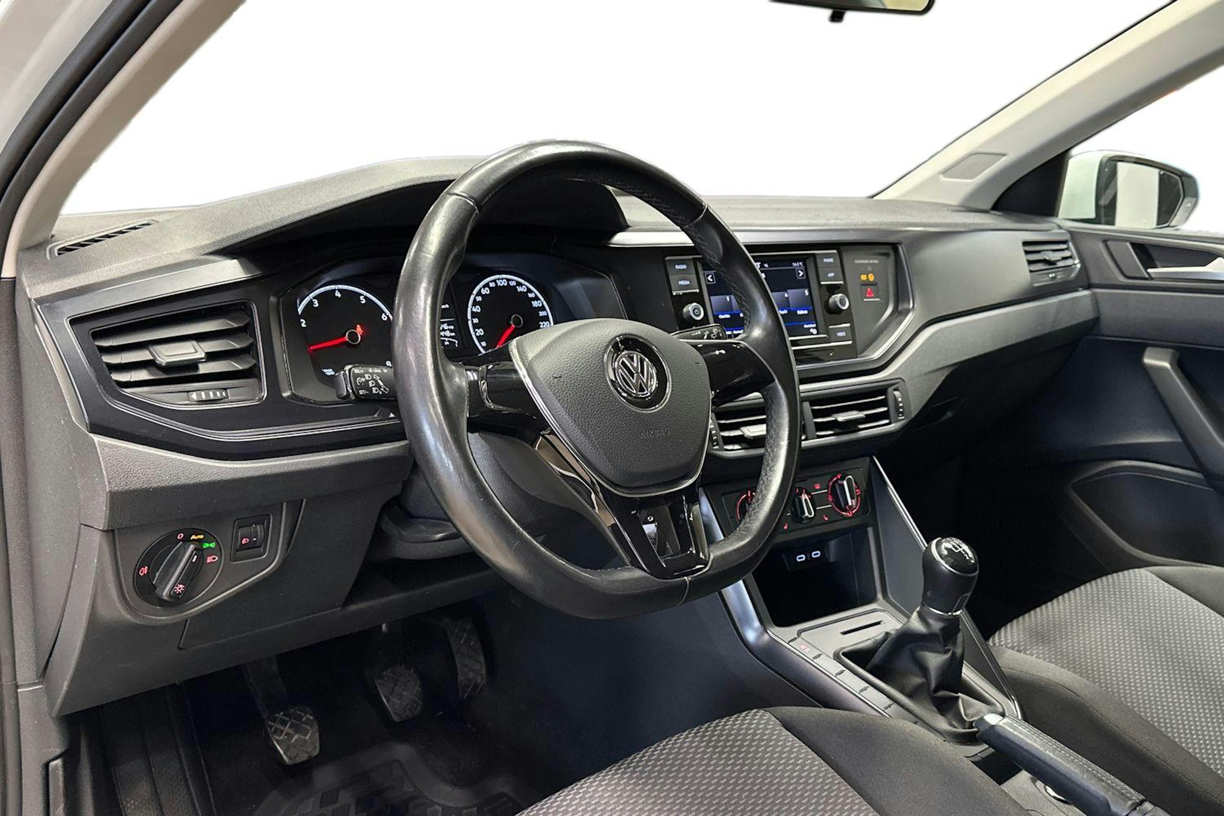 valkoinen Volkswagen Polo 2020 kuva 7.