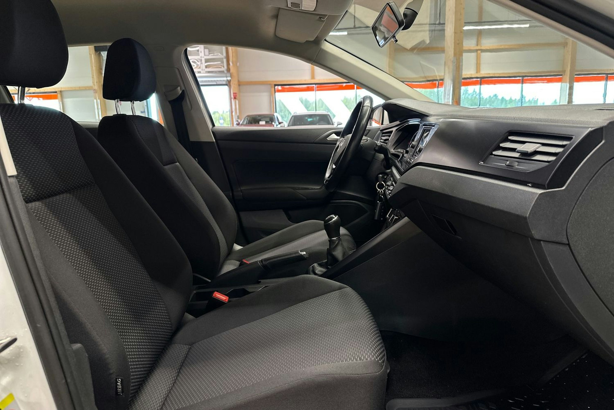 valkoinen Volkswagen Polo 2020 kuva 15.