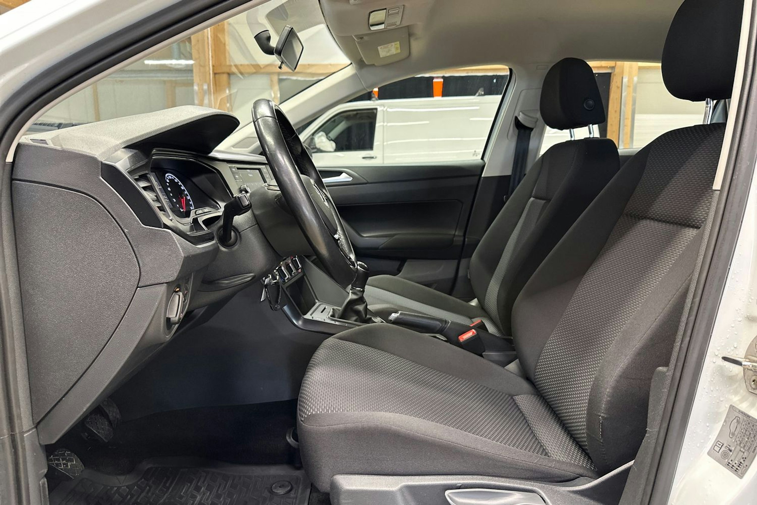 valkoinen Volkswagen Polo 2020 kuva 17.