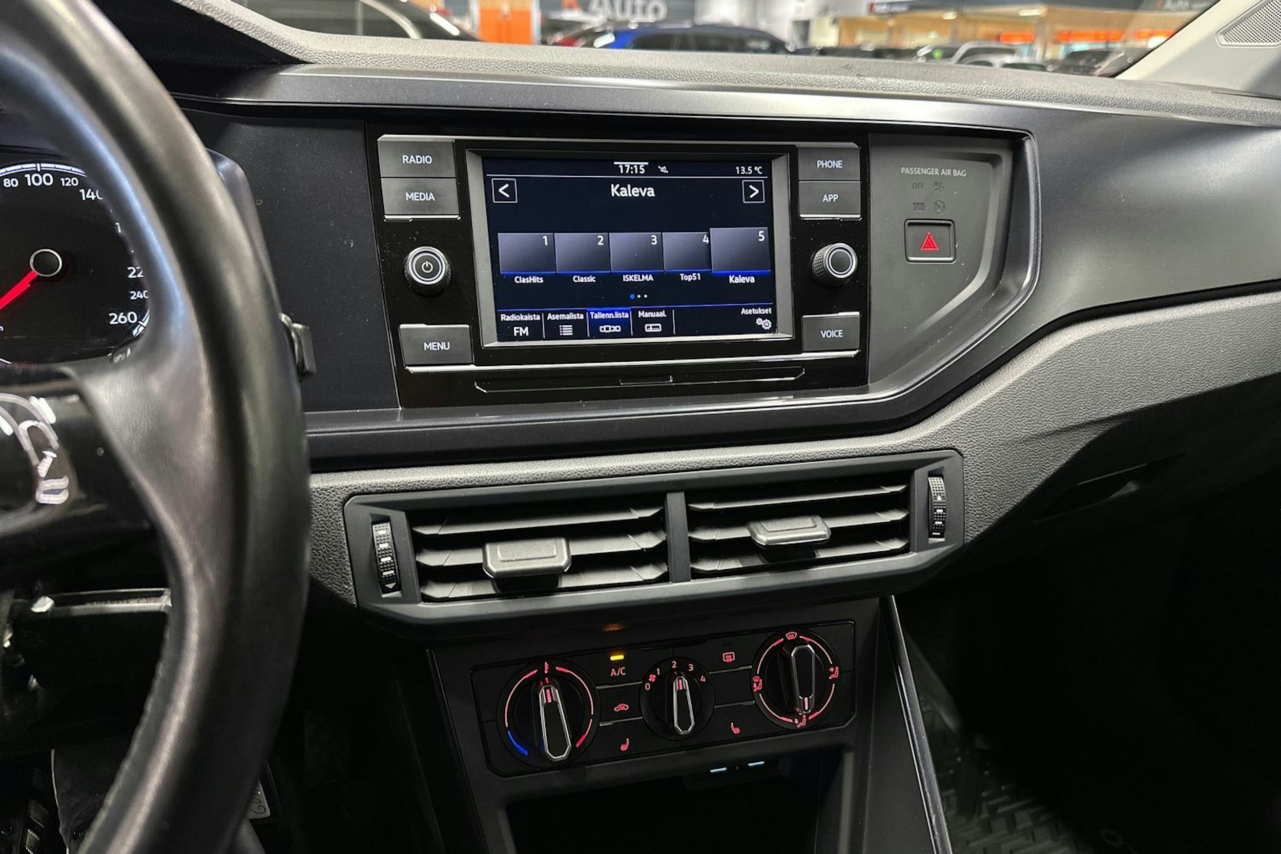 valkoinen Volkswagen Polo 2020 kuva 19.
