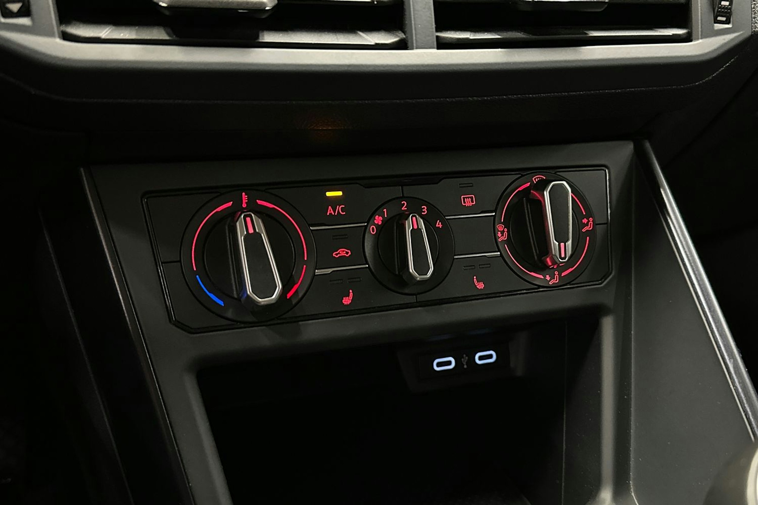 valkoinen Volkswagen Polo 2020 kuva 20.
