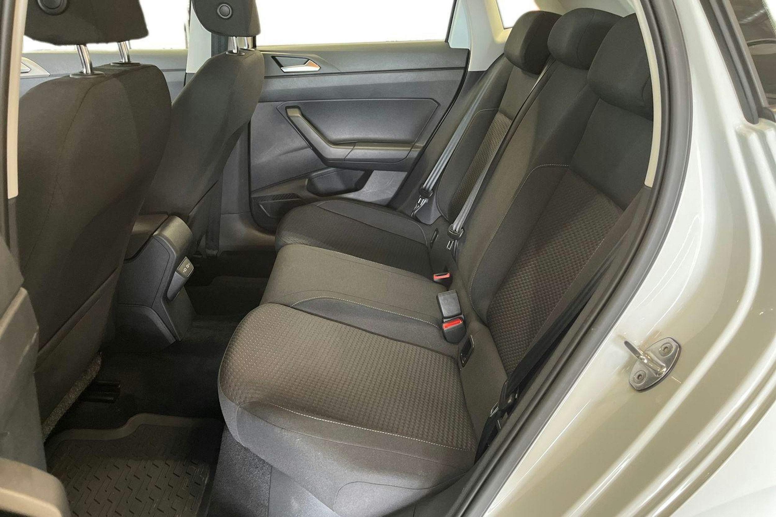valkoinen Volkswagen Polo 2021 kuva 10.