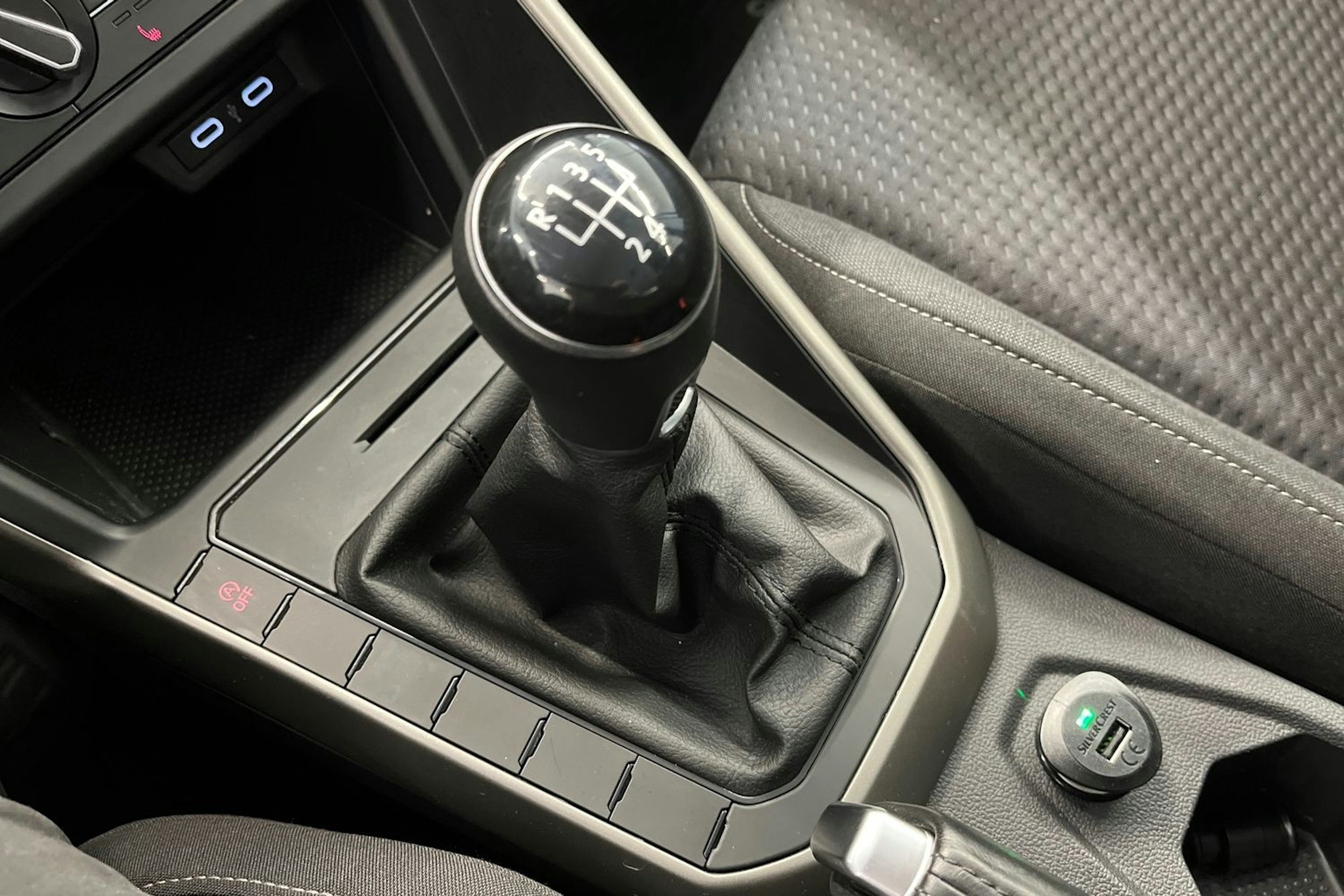 valkoinen Volkswagen Polo 2021 kuva 24.