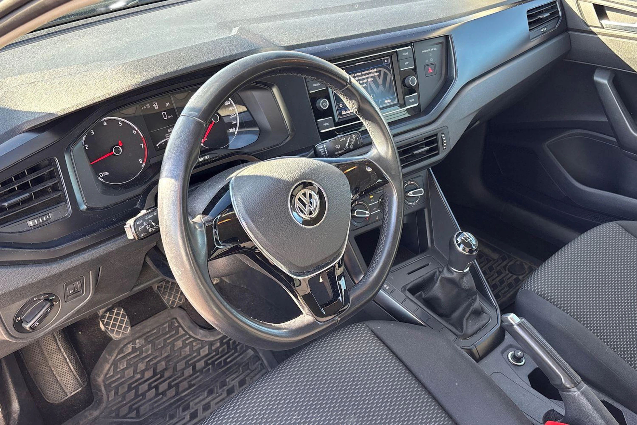 harmaa Volkswagen Polo 2020 kuva 3.