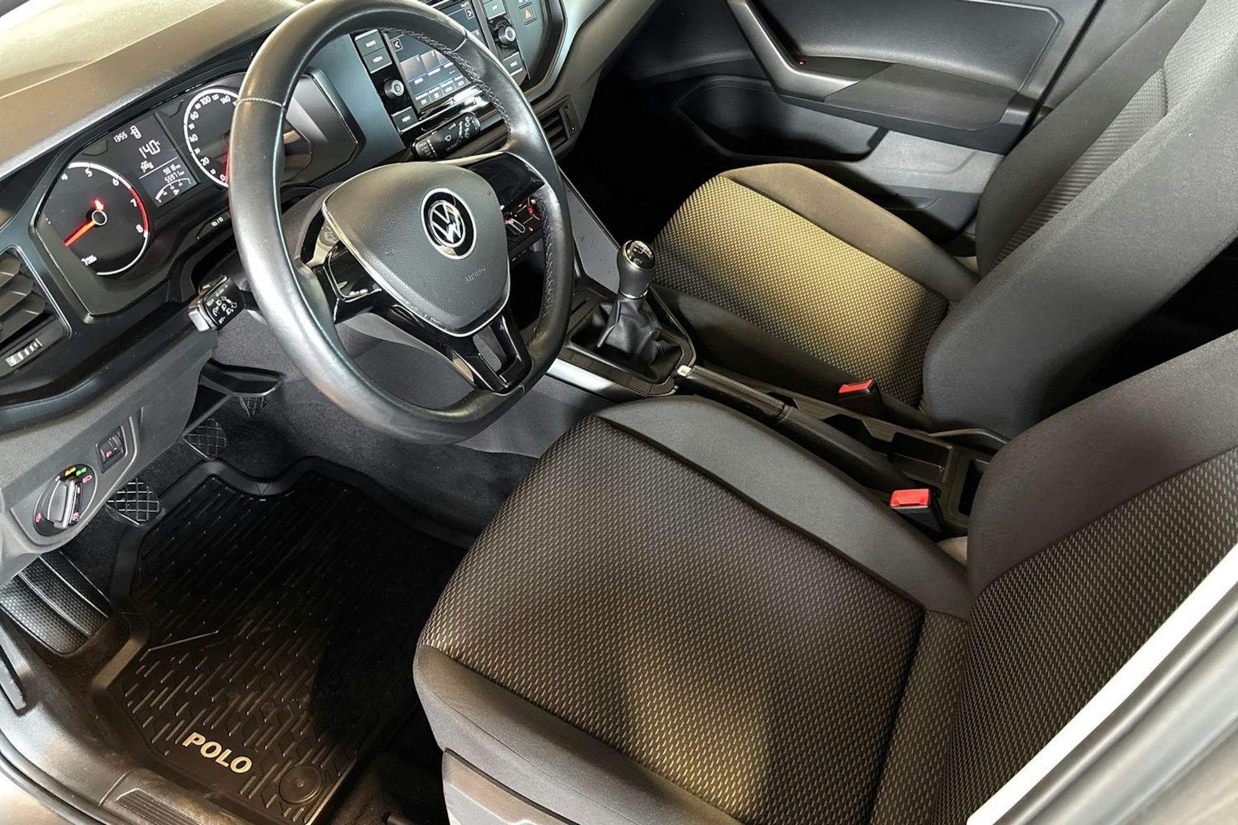 harmaa Volkswagen Polo 2020 kuva 6.