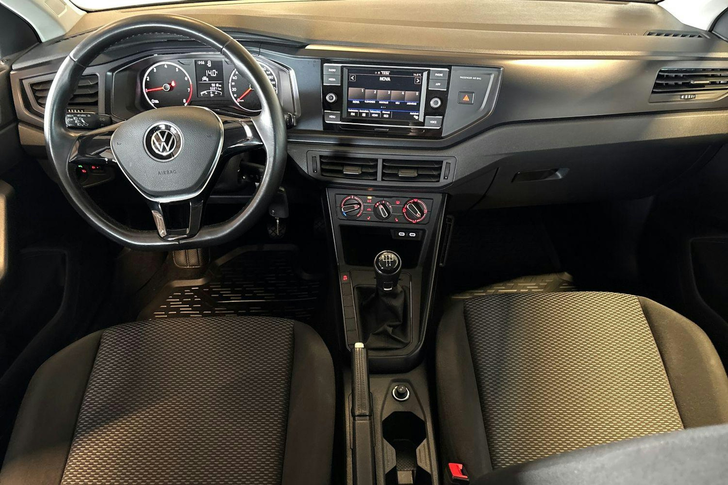 harmaa Volkswagen Polo 2020 kuva 7.