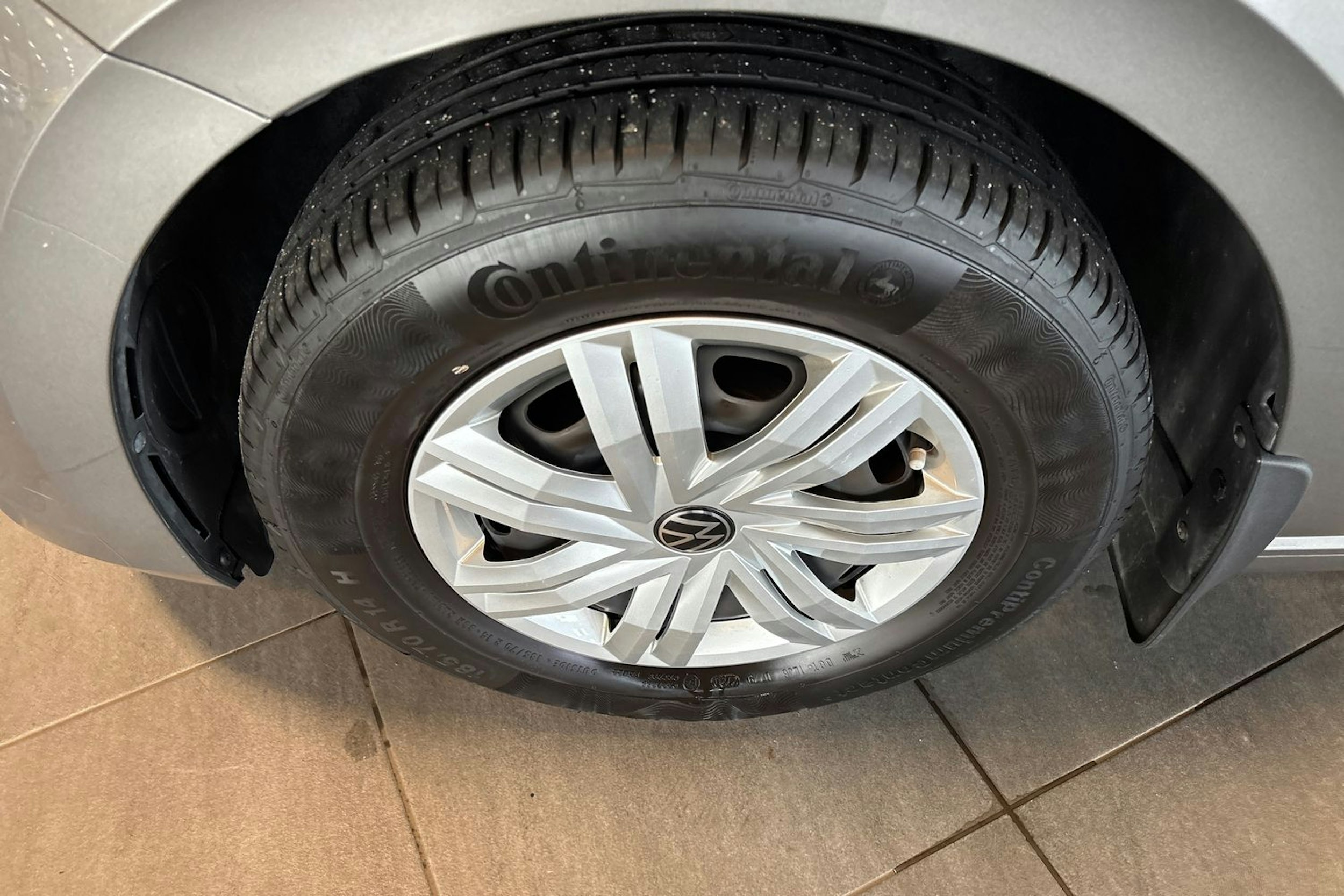 harmaa Volkswagen Polo 2020 kuva 9.