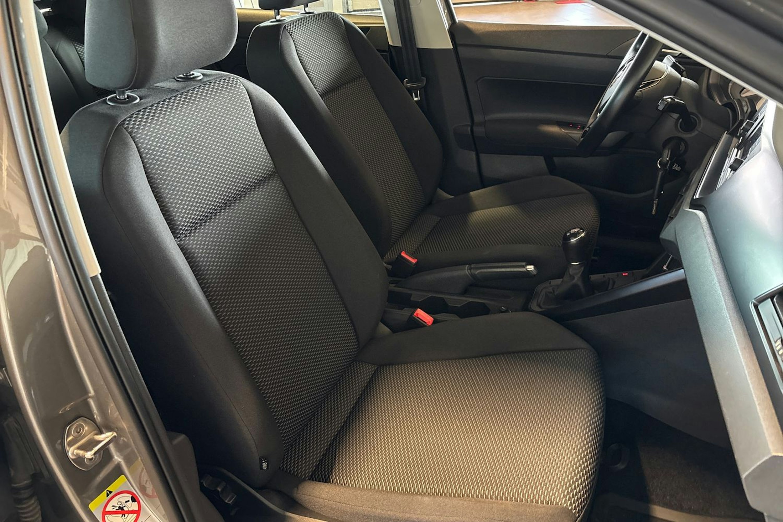harmaa Volkswagen Polo 2020 kuva 11.