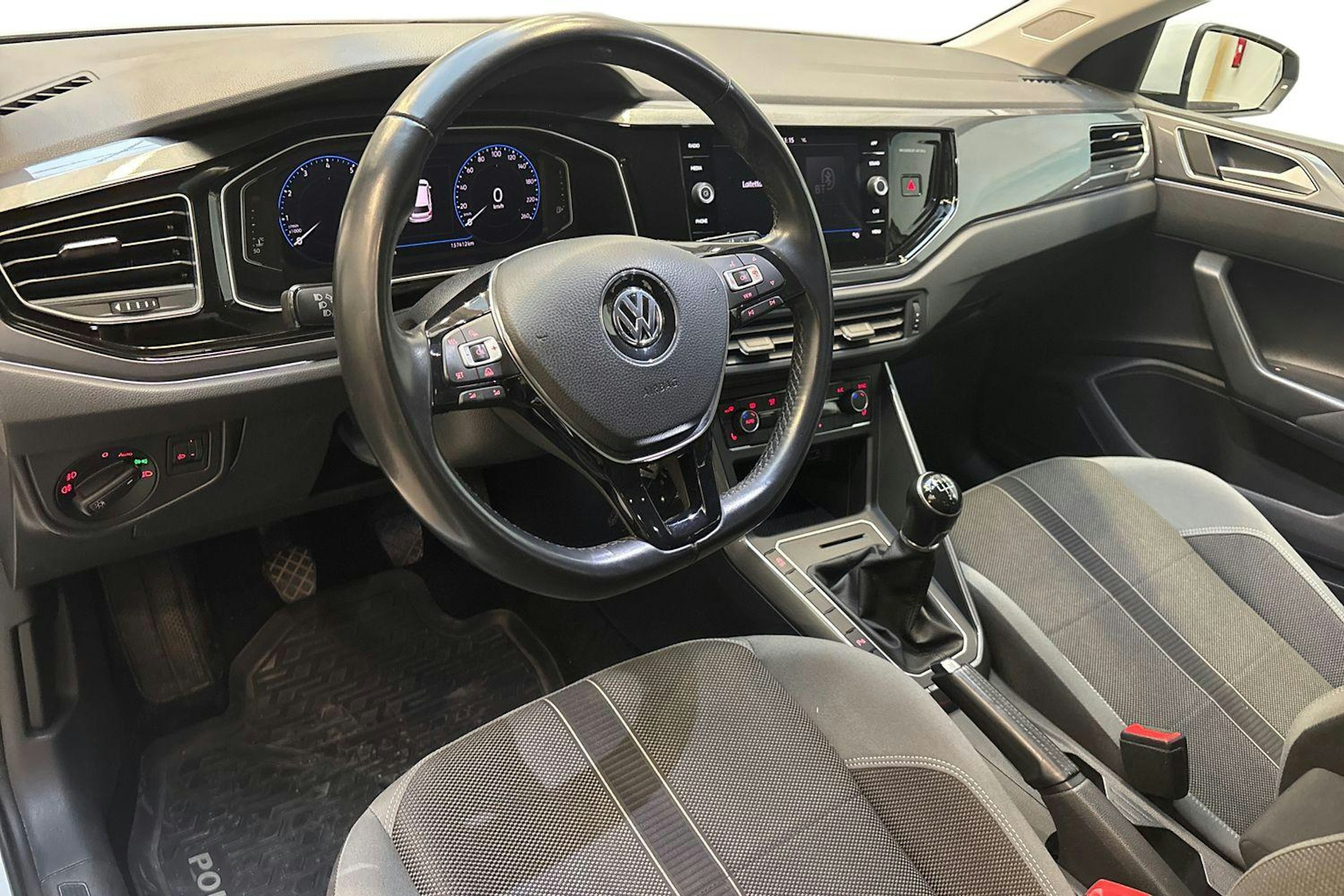 valkoinen Volkswagen Polo 2020 kuva 7.