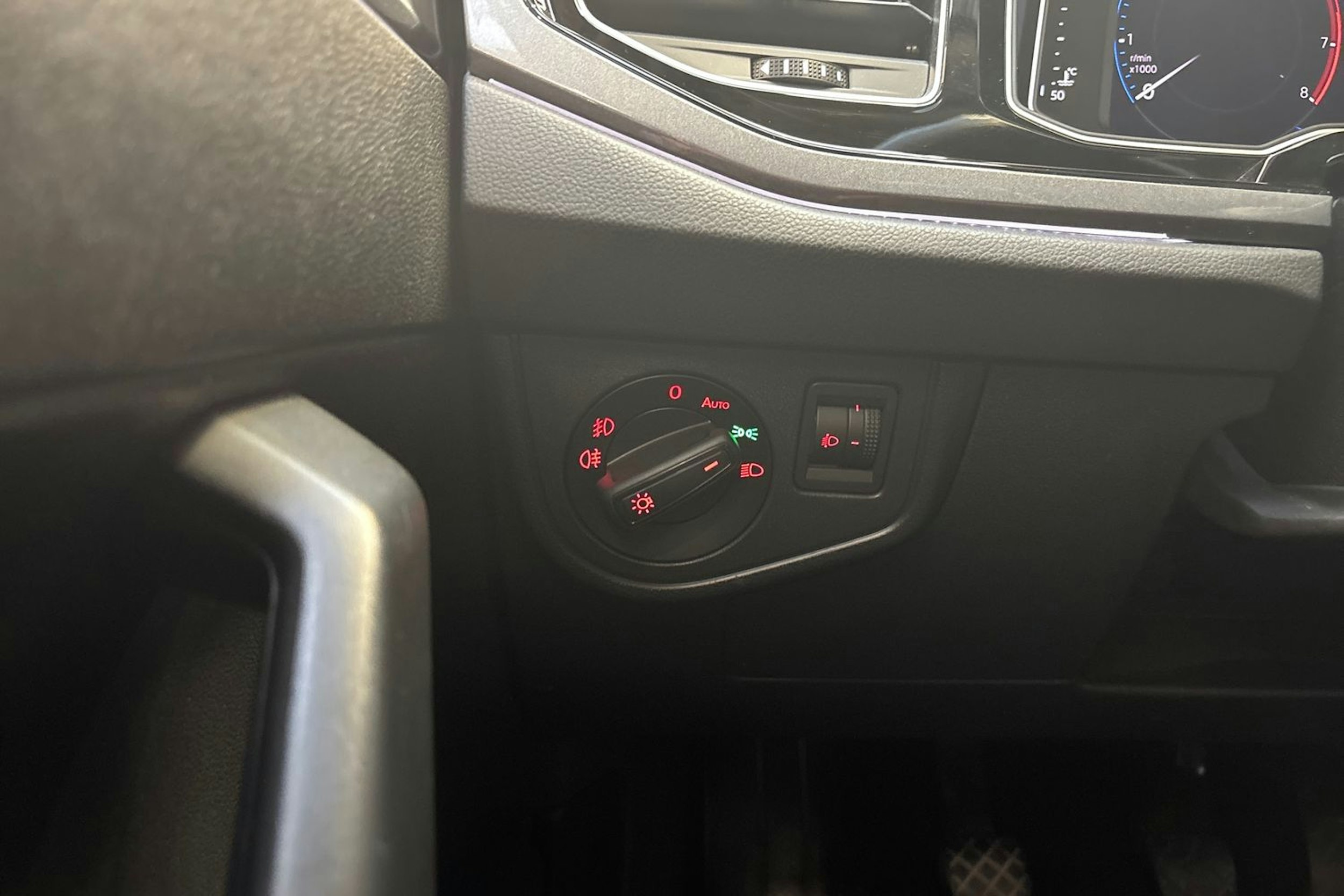 valkoinen Volkswagen Polo 2020 kuva 16.