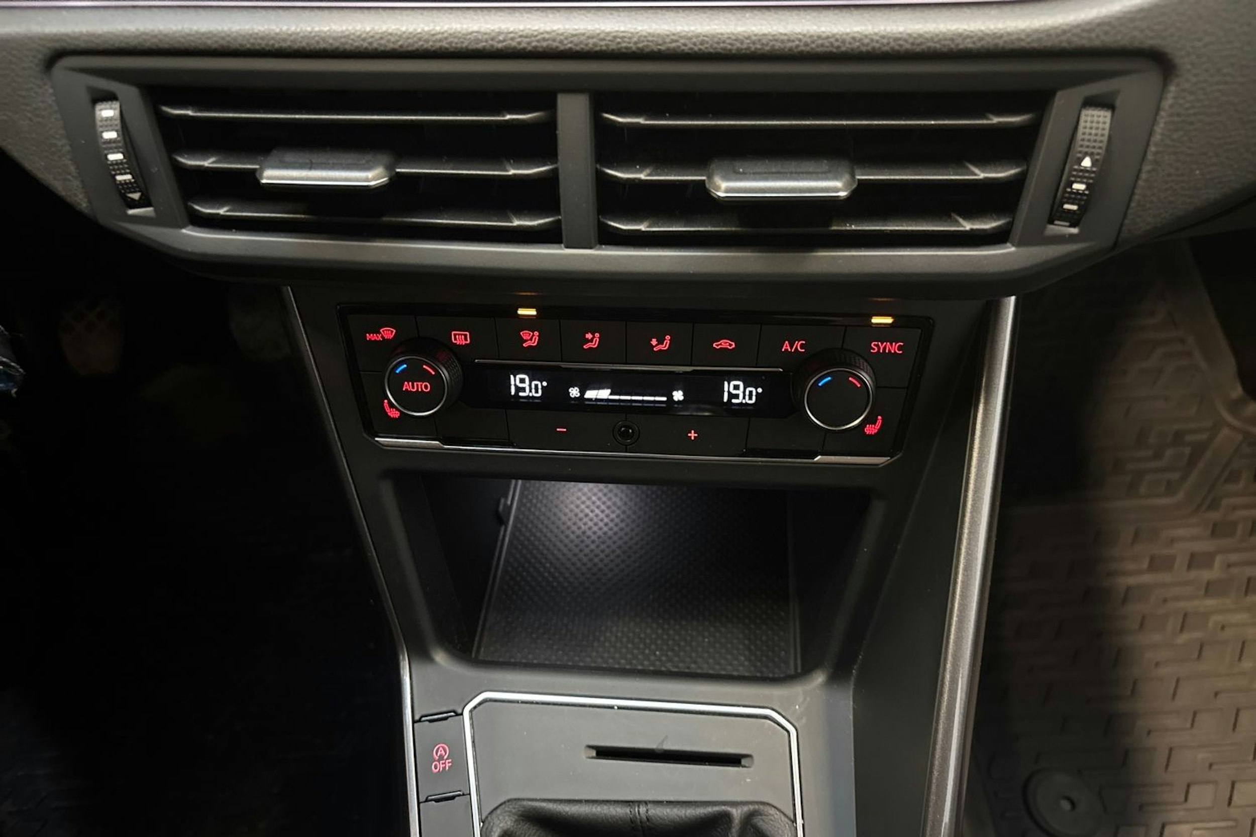 valkoinen Volkswagen Polo 2020 kuva 21.