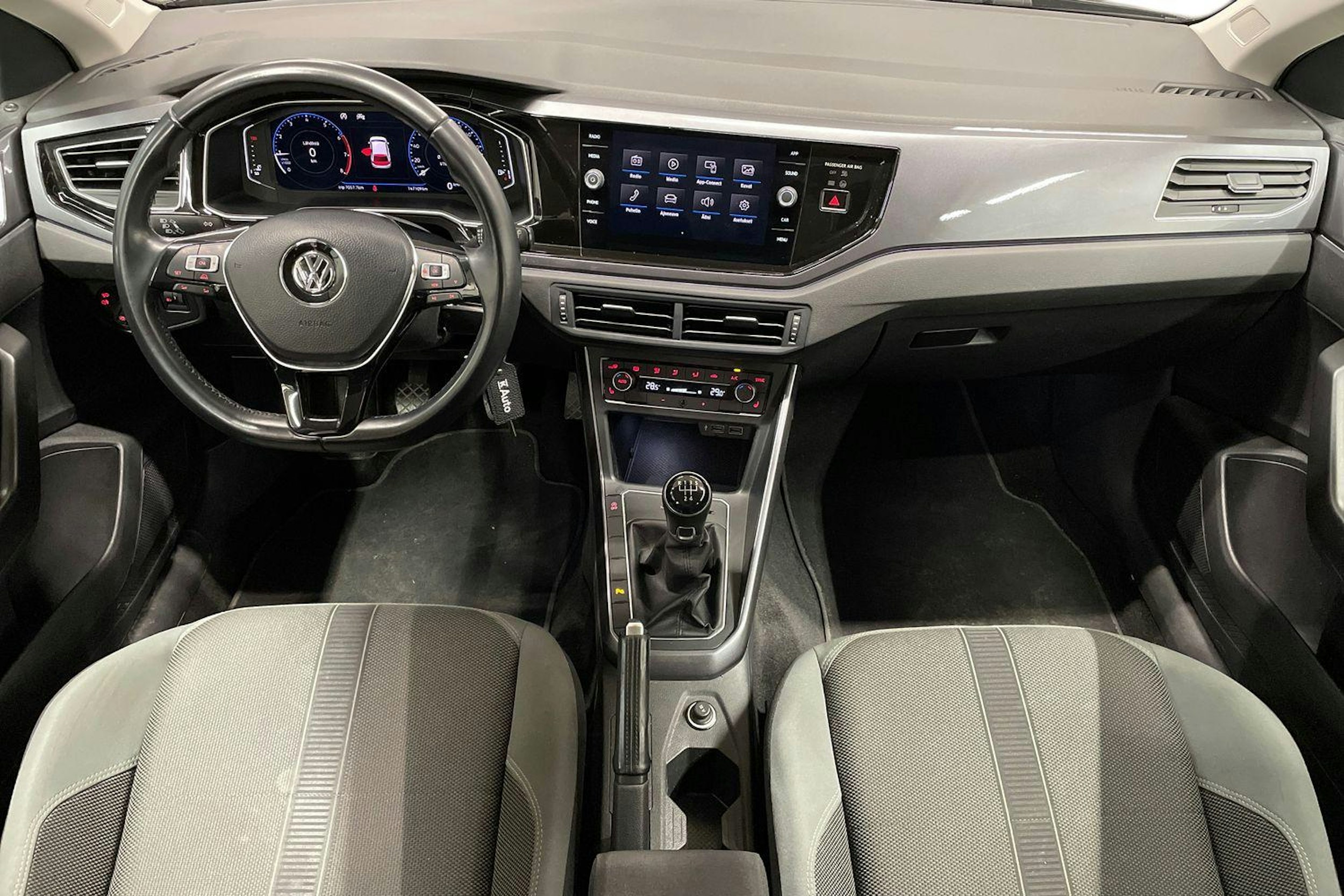 musta Volkswagen Polo 2020 kuva 7.