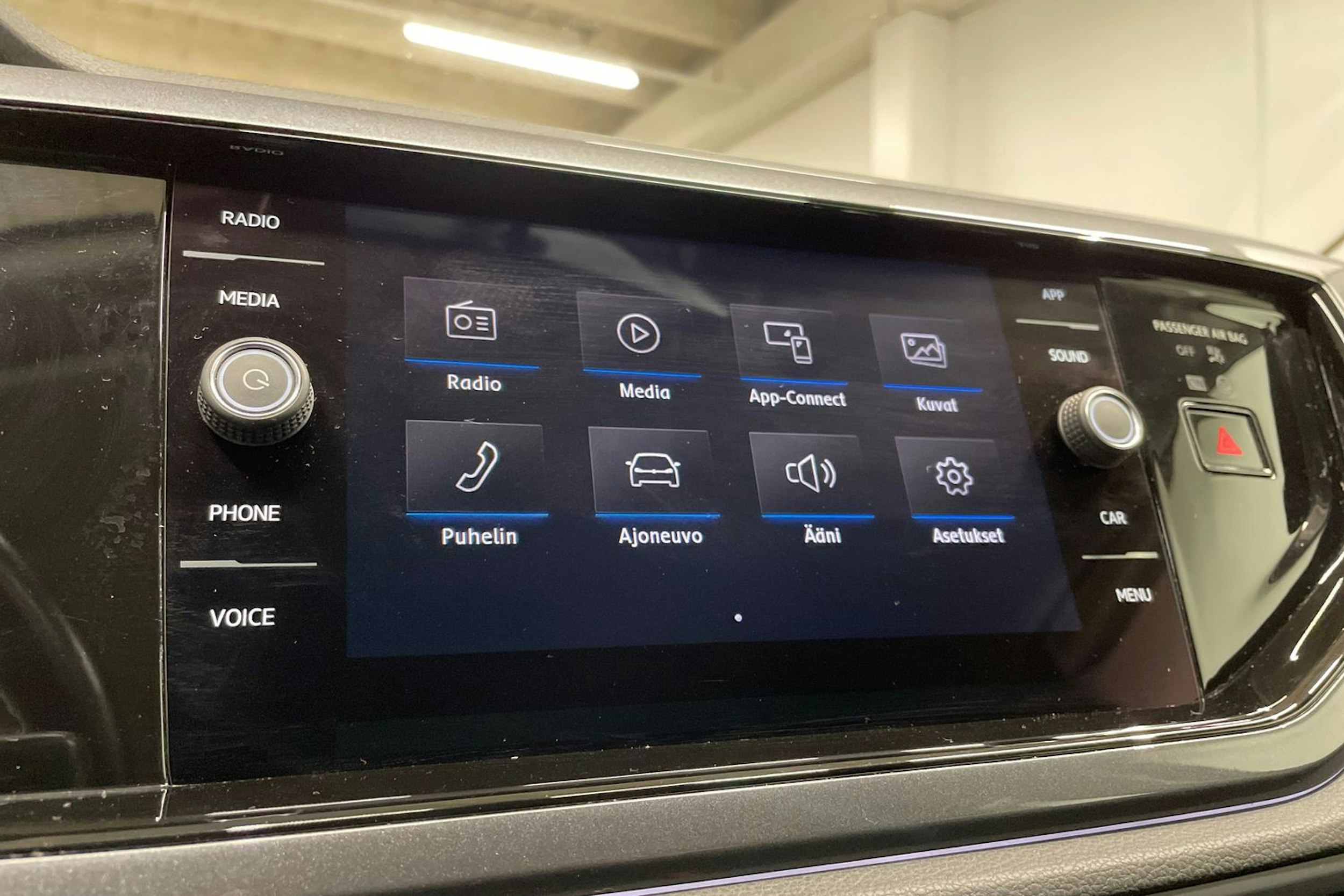 musta Volkswagen Polo 2020 kuva 14.