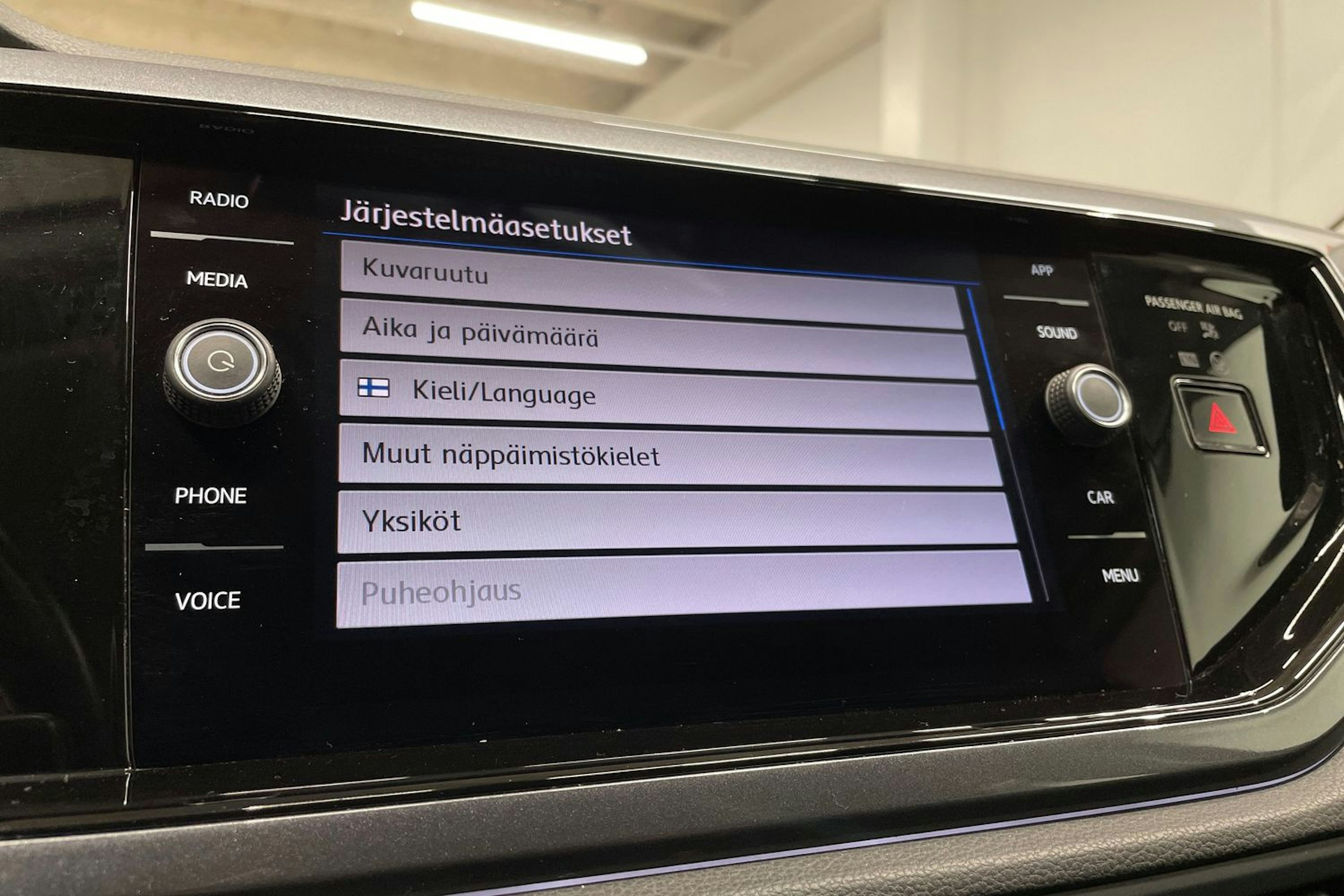 musta Volkswagen Polo 2020 kuva 15.