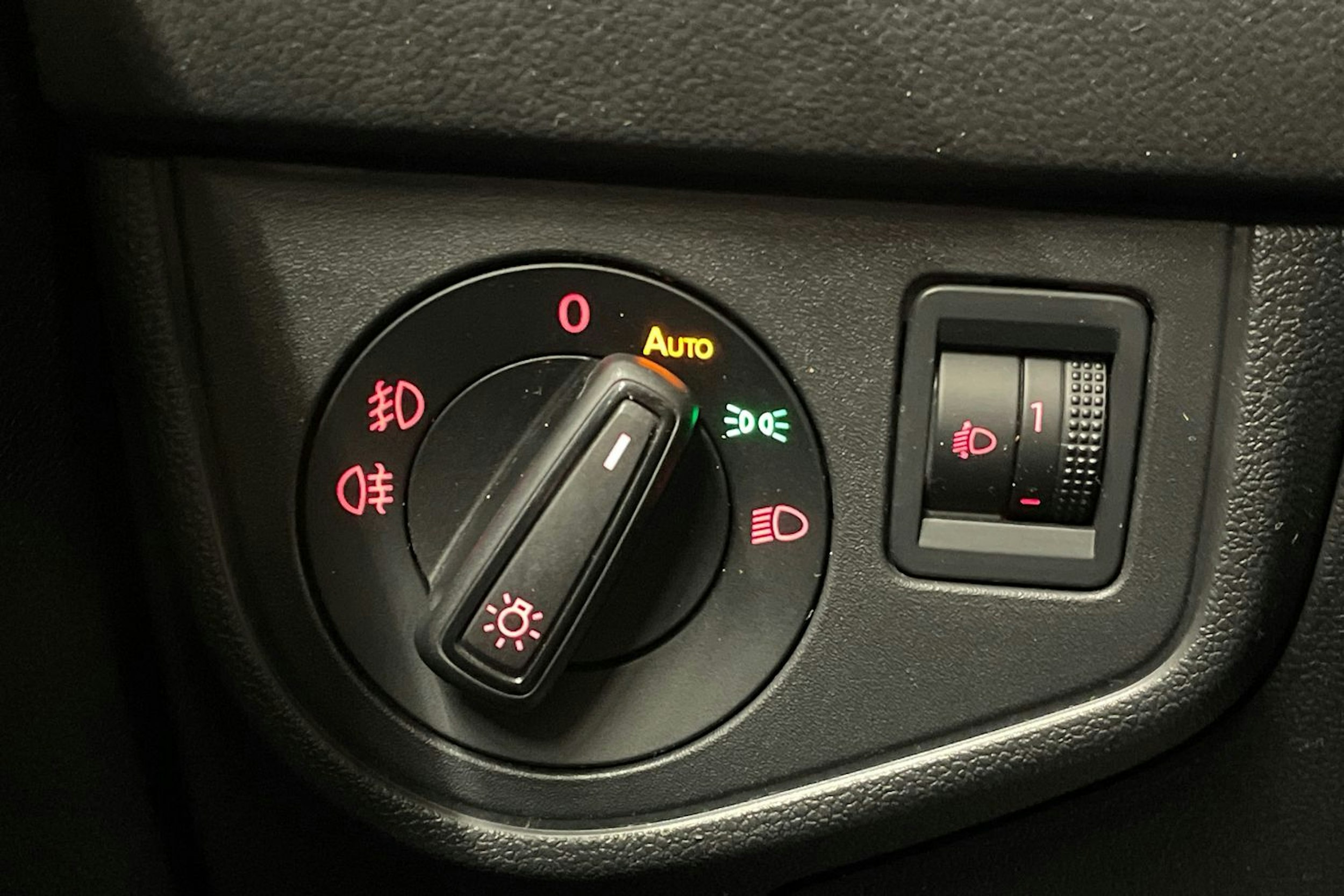 musta Volkswagen Polo 2020 kuva 19.