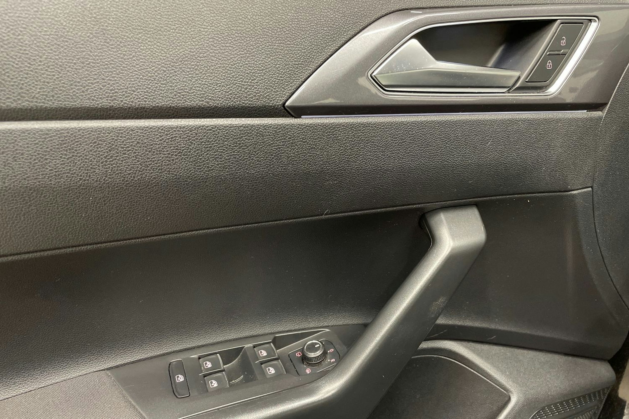 musta Volkswagen Polo 2020 kuva 22.