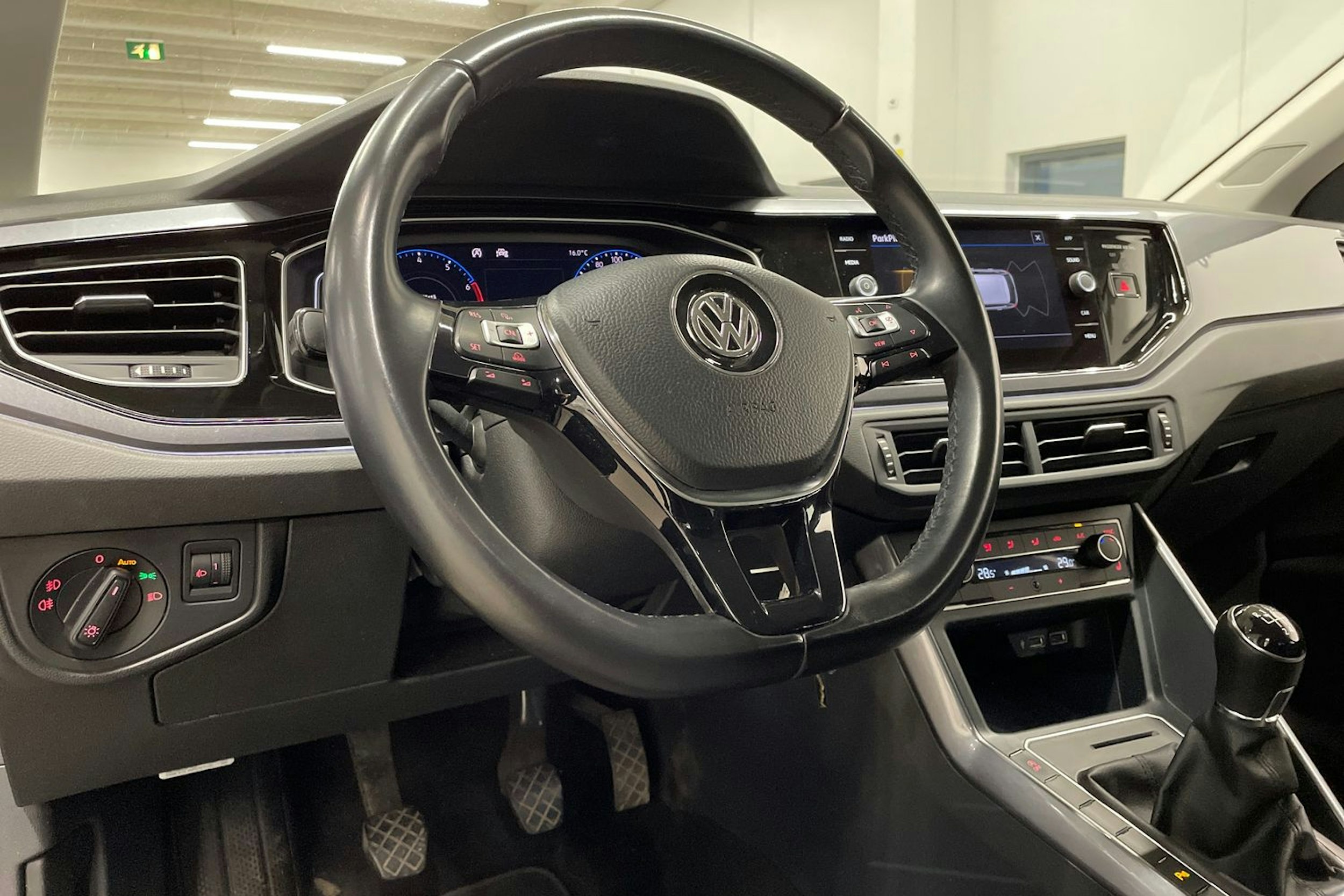 musta Volkswagen Polo 2020 kuva 23.