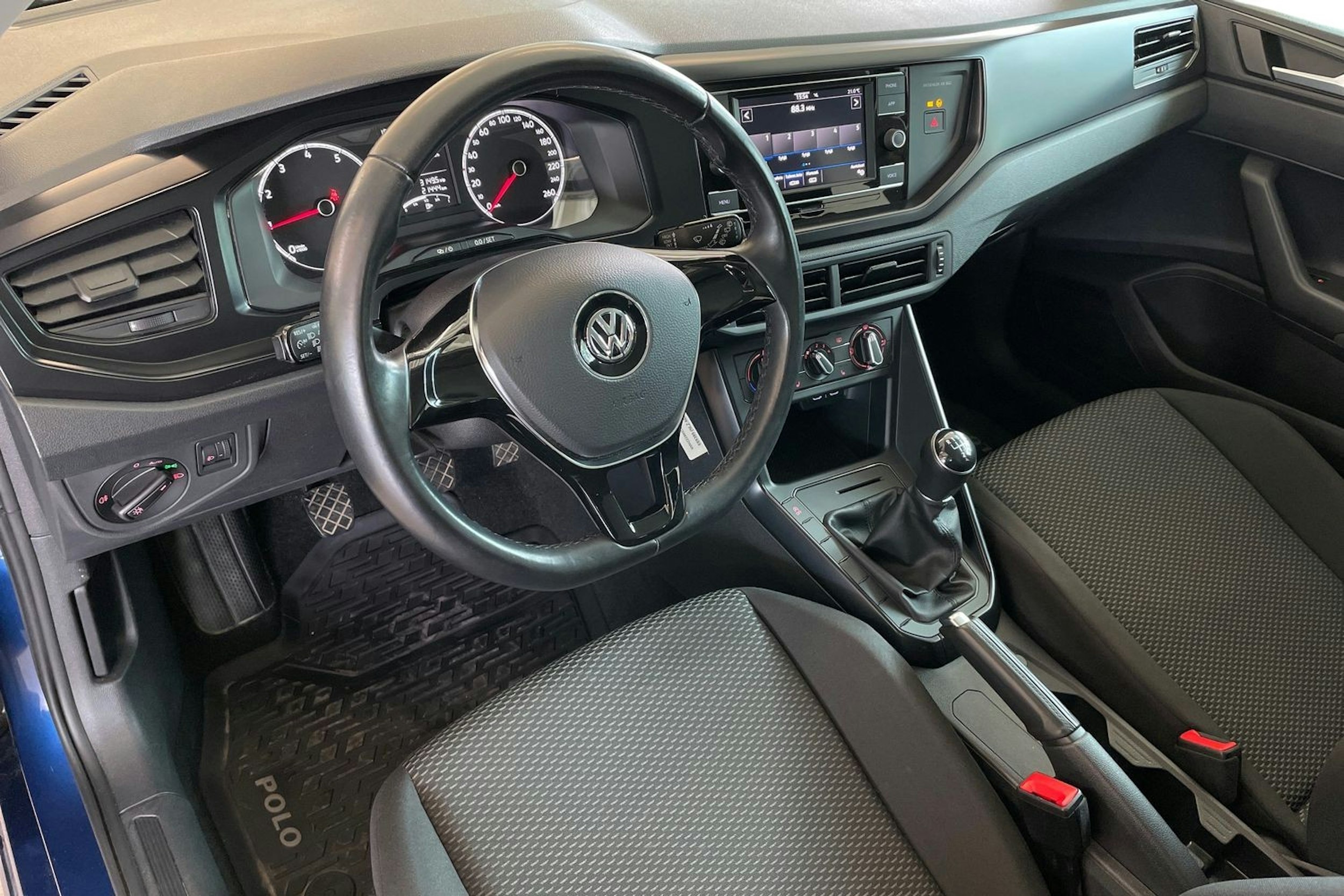 sininen Volkswagen Polo 2020 kuva 7.