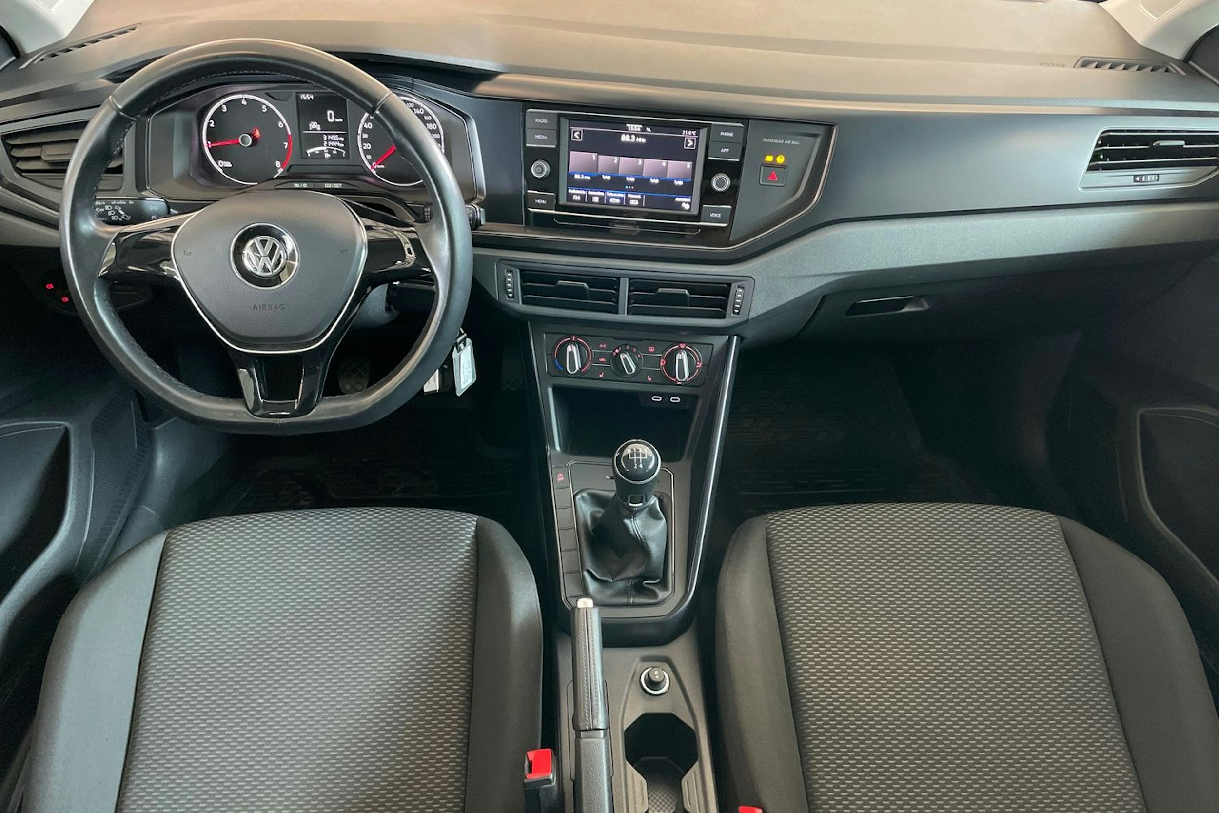 sininen Volkswagen Polo 2020 kuva 9.