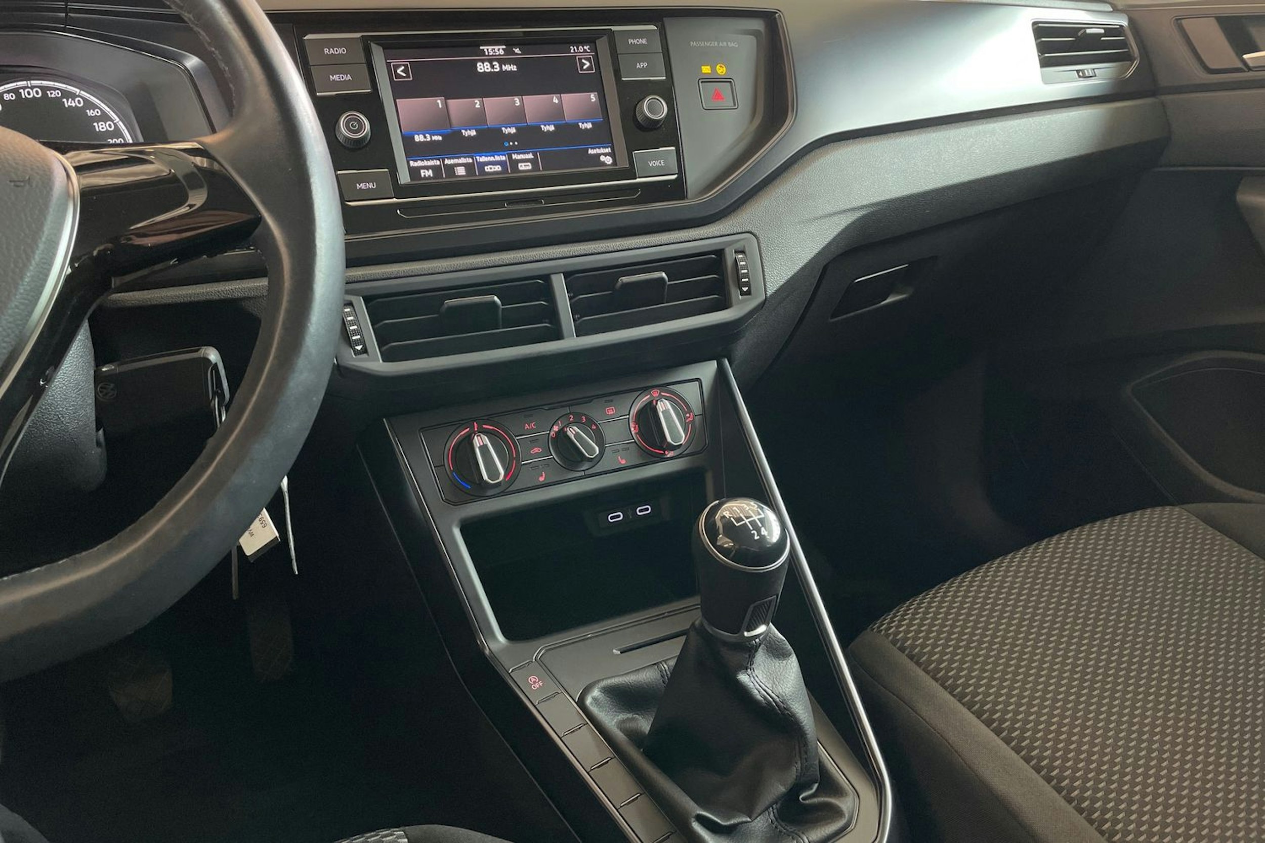 sininen Volkswagen Polo 2020 kuva 20.