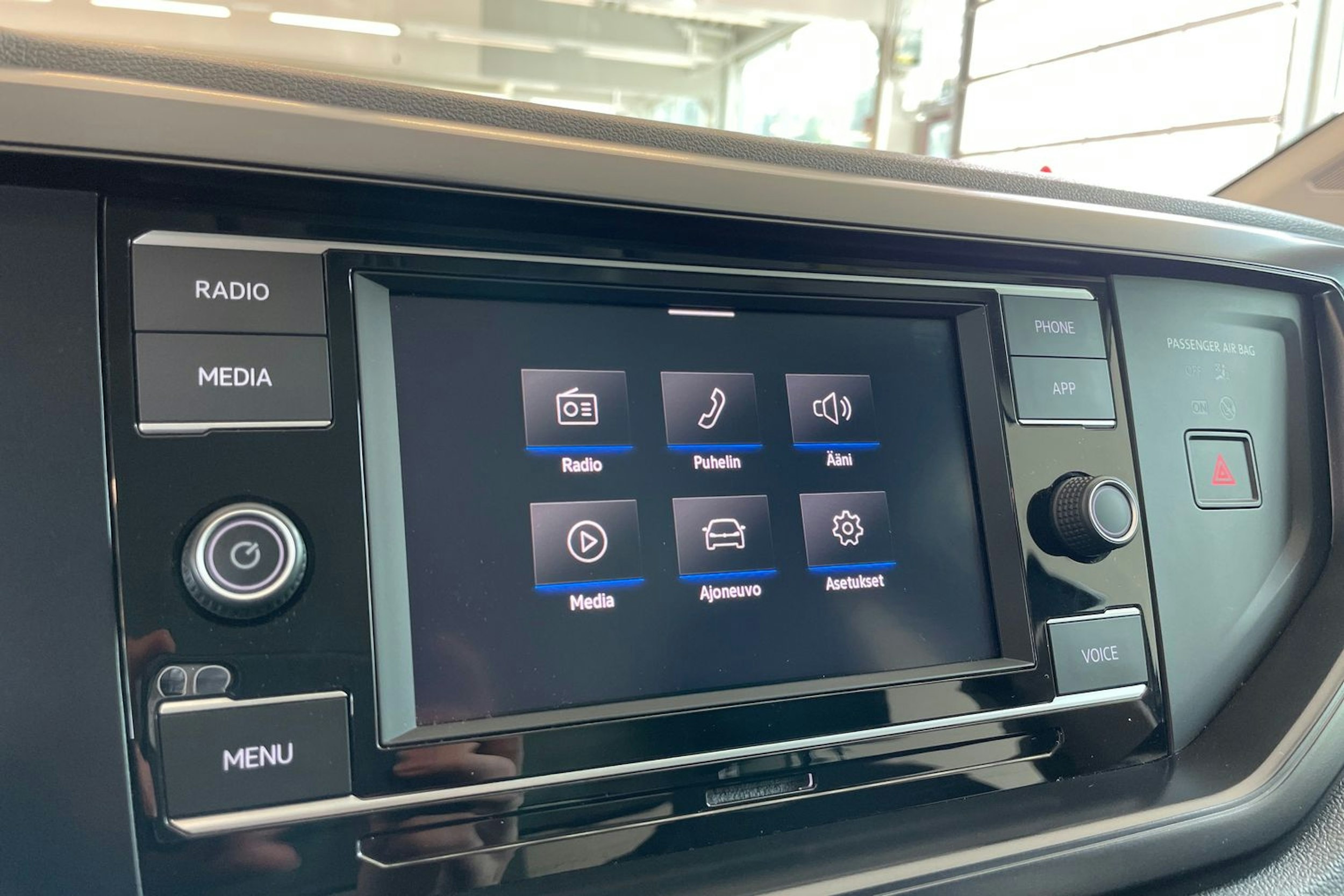 sininen Volkswagen Polo 2020 kuva 22.
