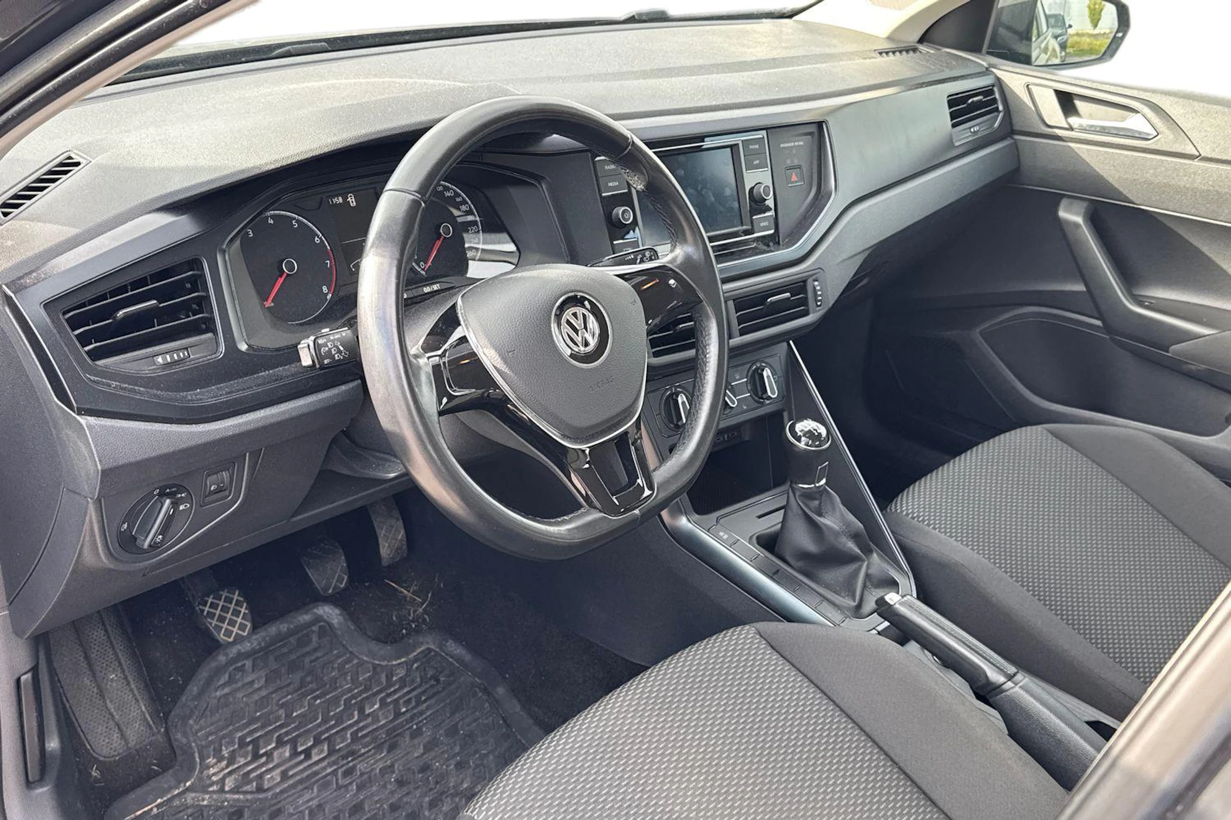 Harmaa Volkswagen POLO 2020 kuva 3.