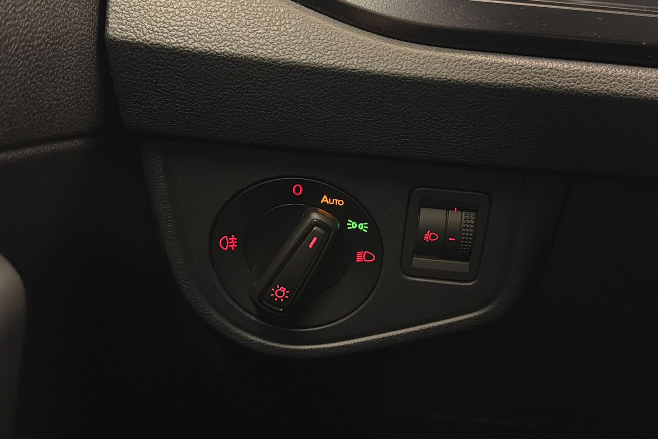 Harmaa Volkswagen POLO 2020 kuva 15.