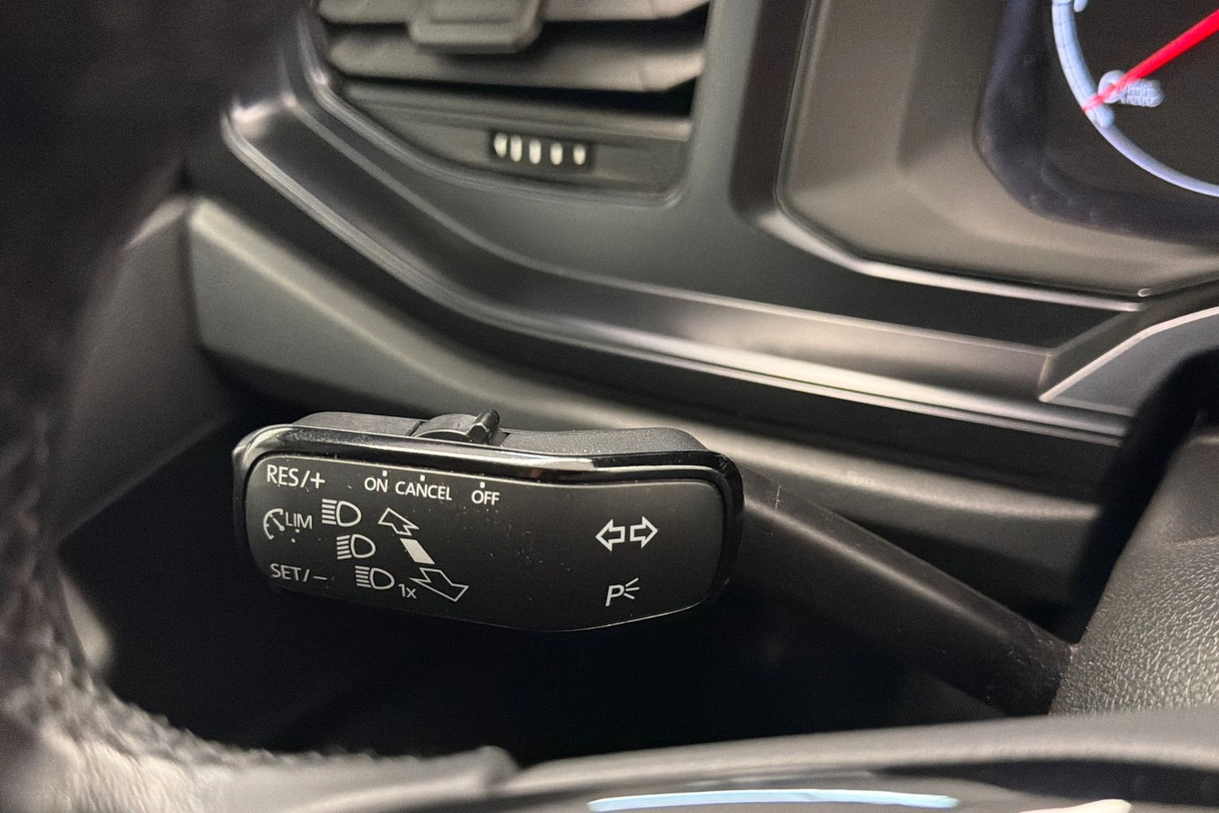 Harmaa Volkswagen POLO 2020 kuva 16.