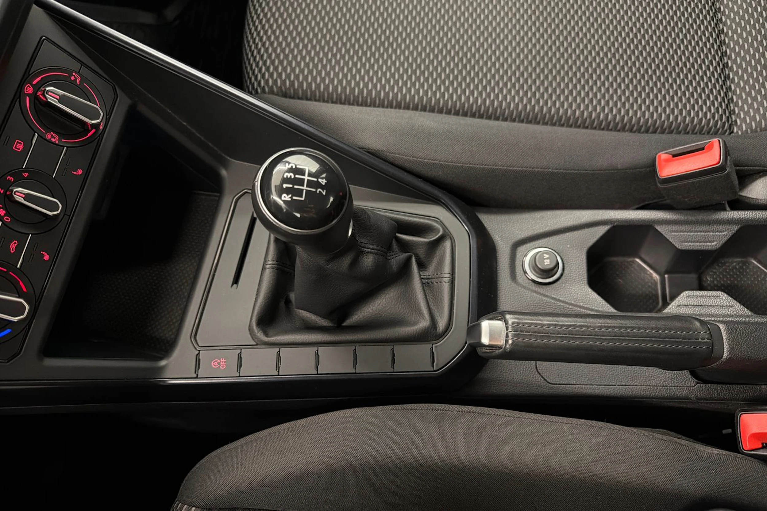 Harmaa Volkswagen POLO 2020 kuva 17.