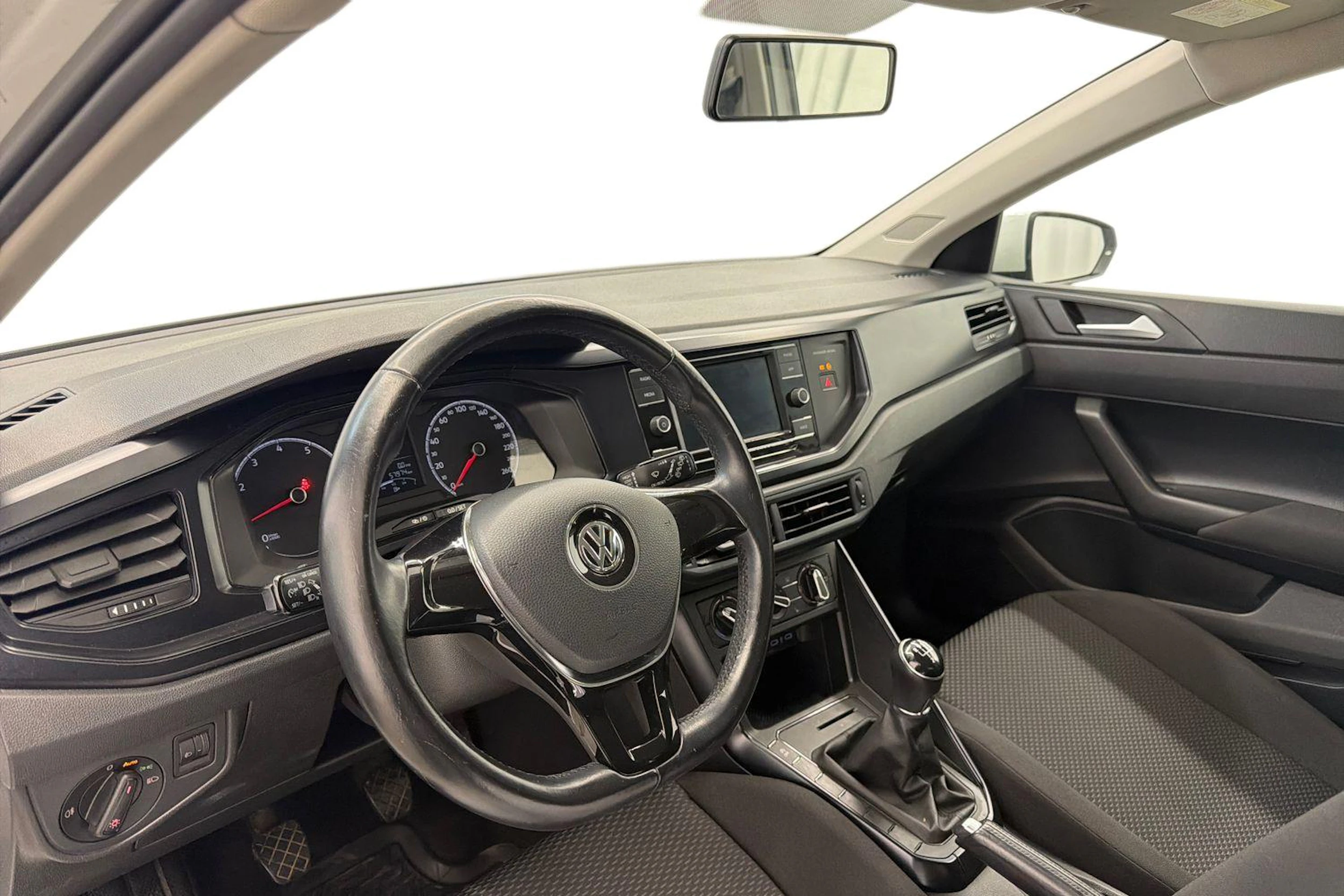 valkoinen Volkswagen Polo 2020 kuva 6.