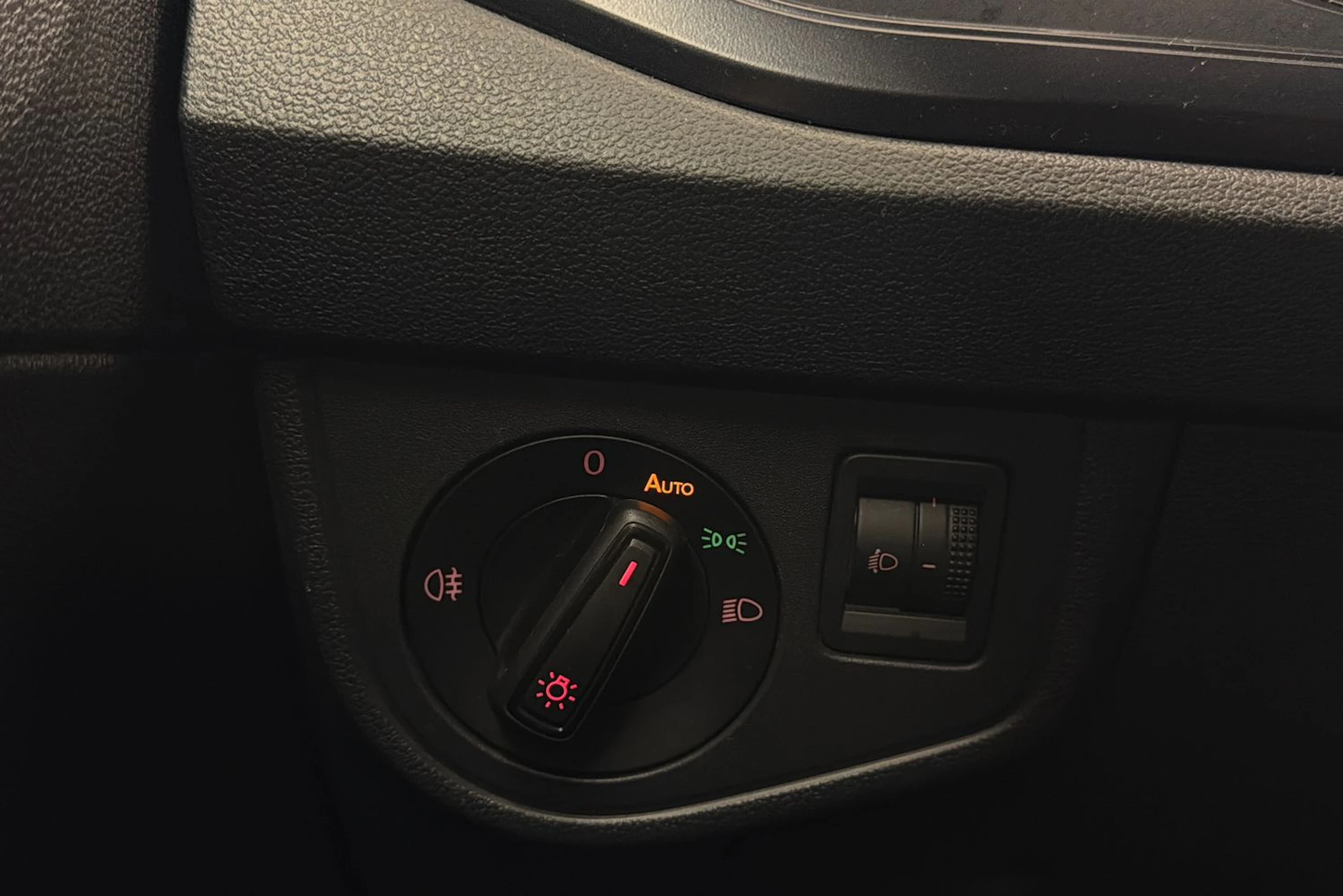 valkoinen Volkswagen Polo 2020 kuva 15.