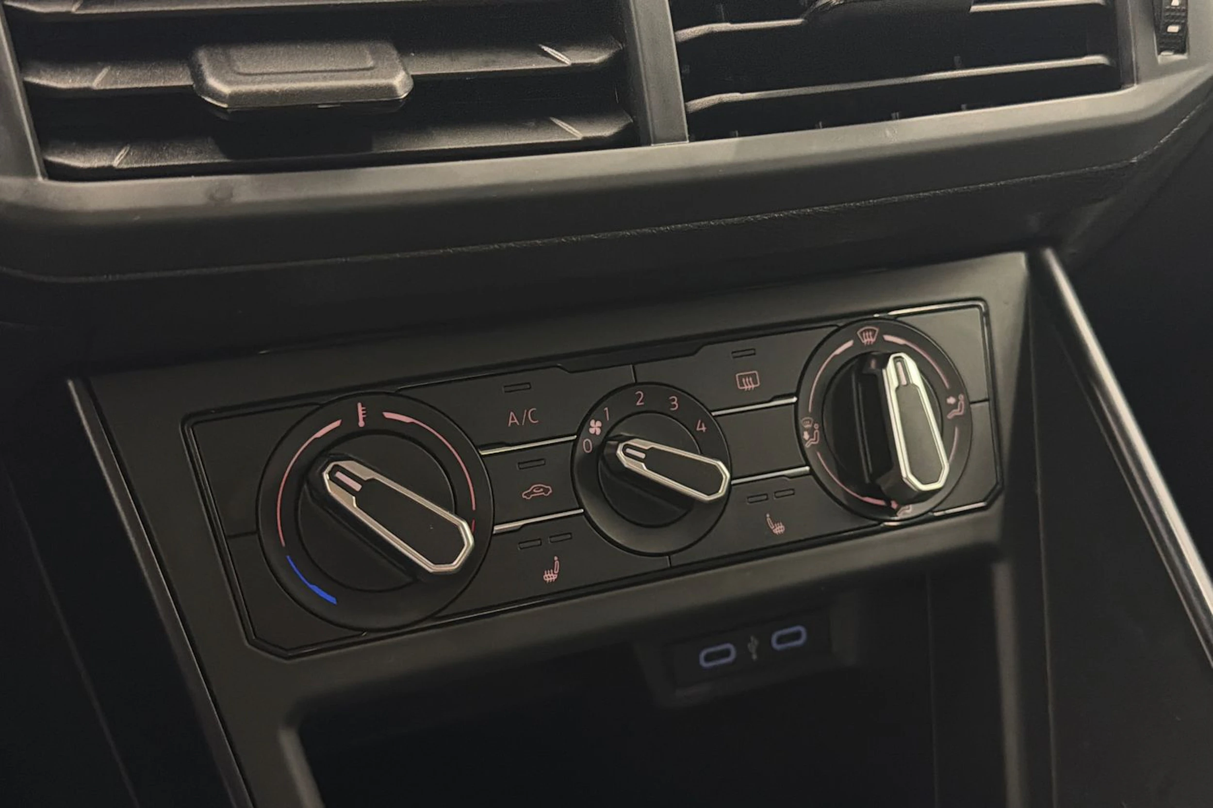valkoinen Volkswagen Polo 2020 kuva 17.