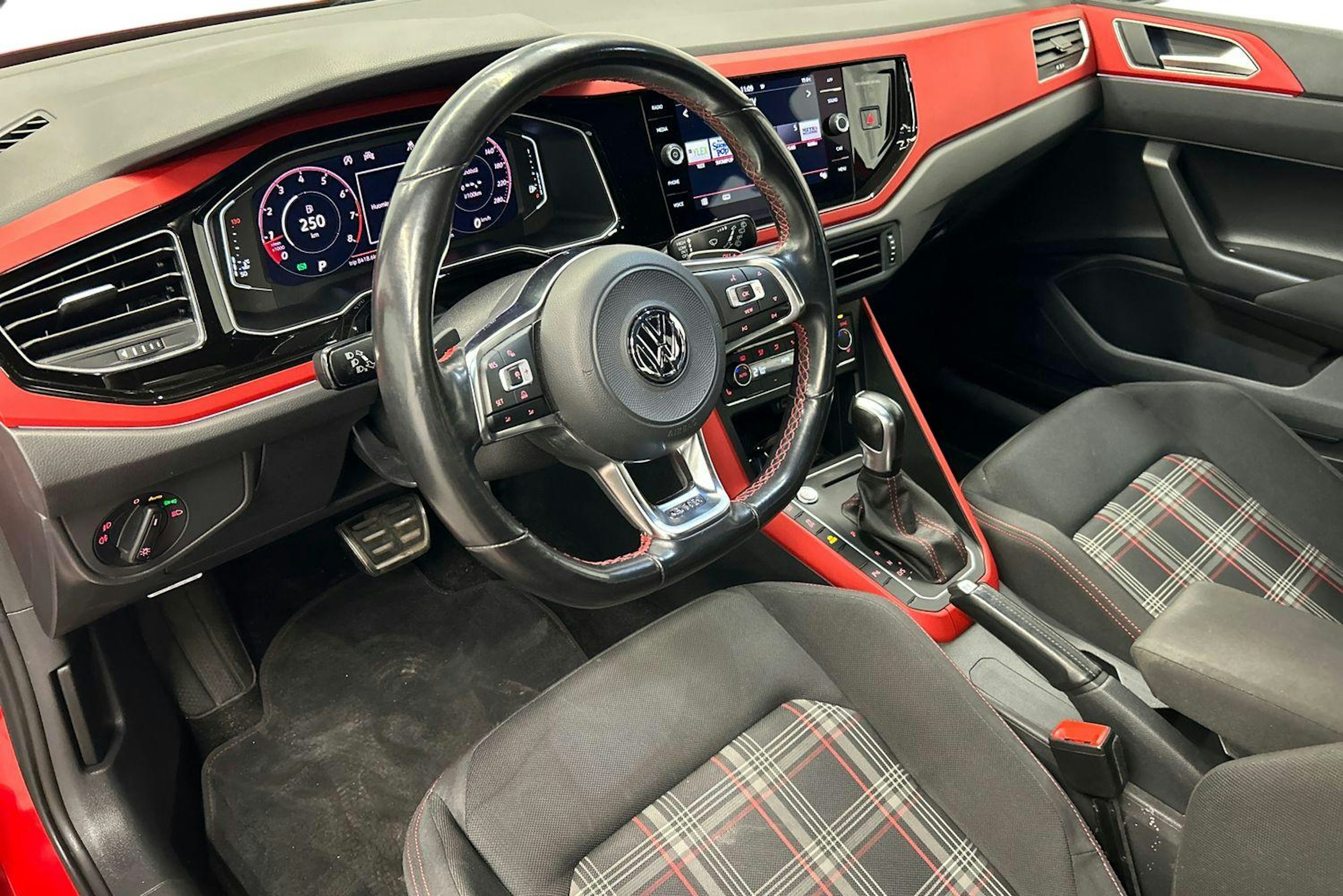 punainen Volkswagen Polo 2020 kuva 7.