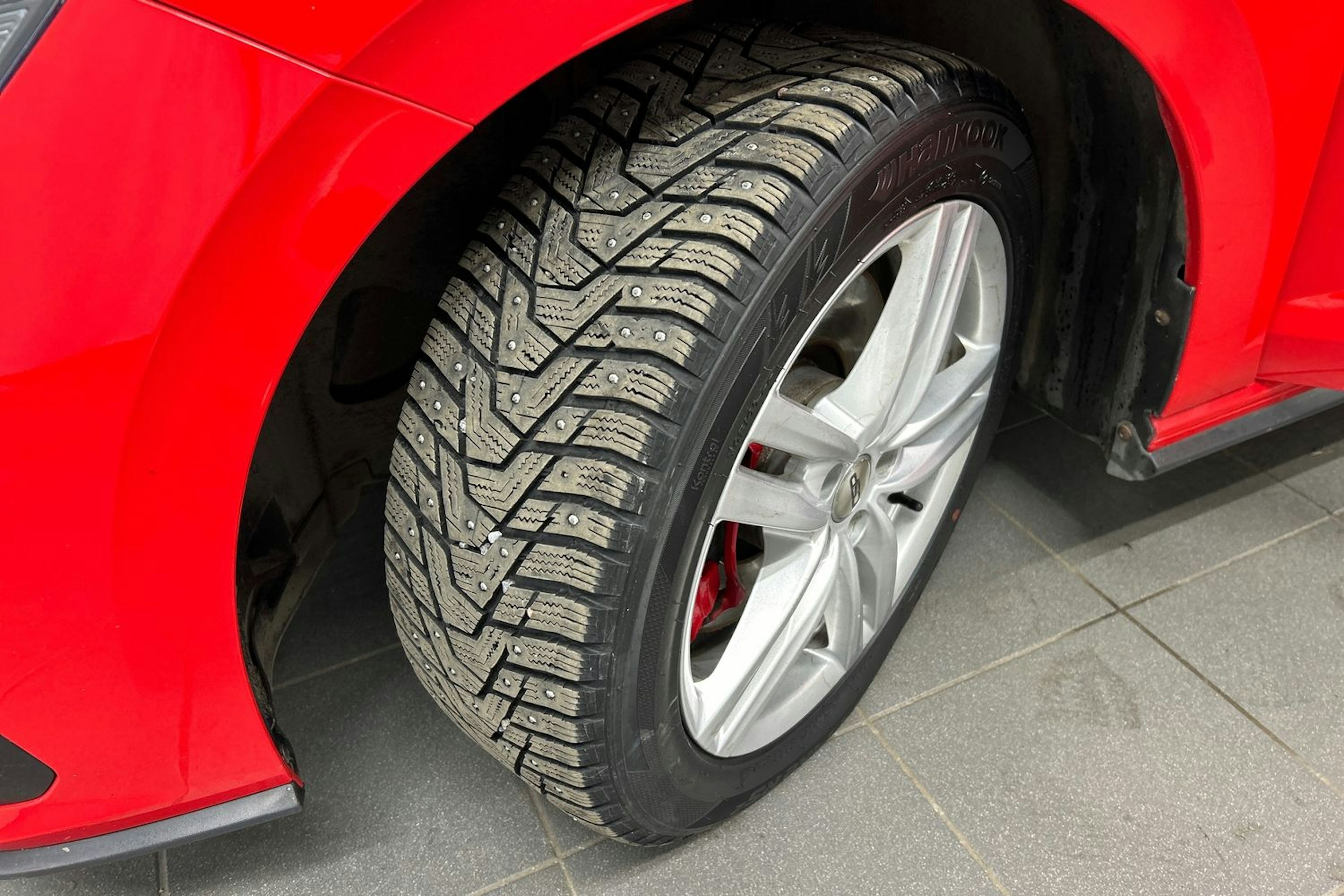 punainen Volkswagen Polo 2020 kuva 13.