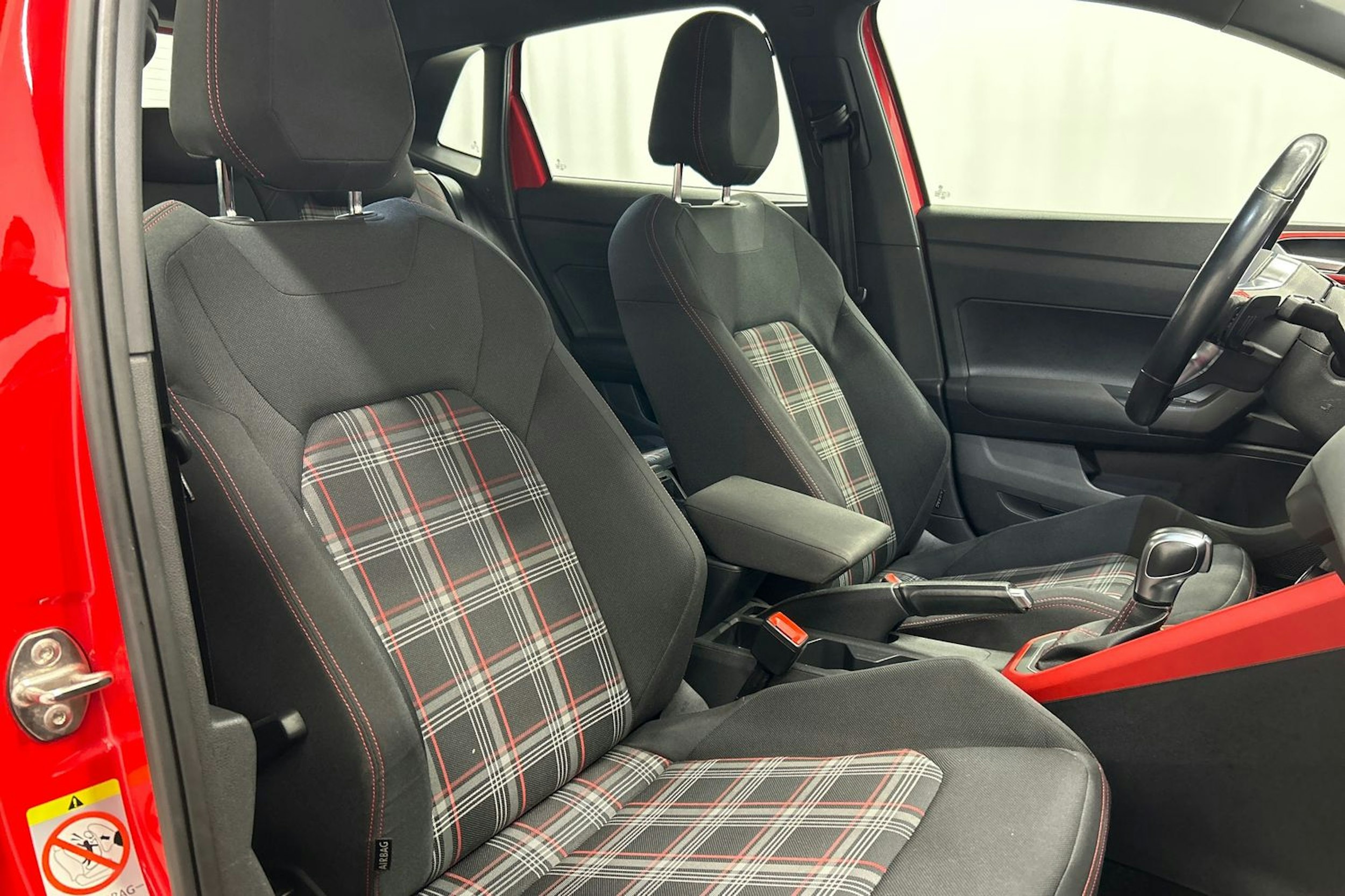 punainen Volkswagen Polo 2020 kuva 15.