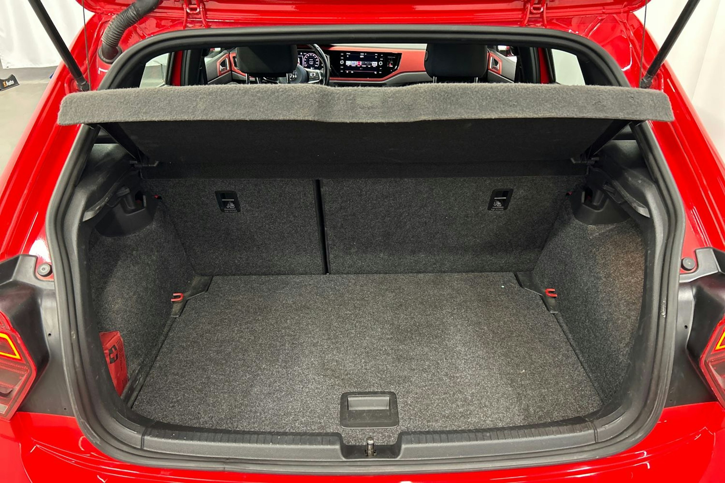 punainen Volkswagen Polo 2020 kuva 16.