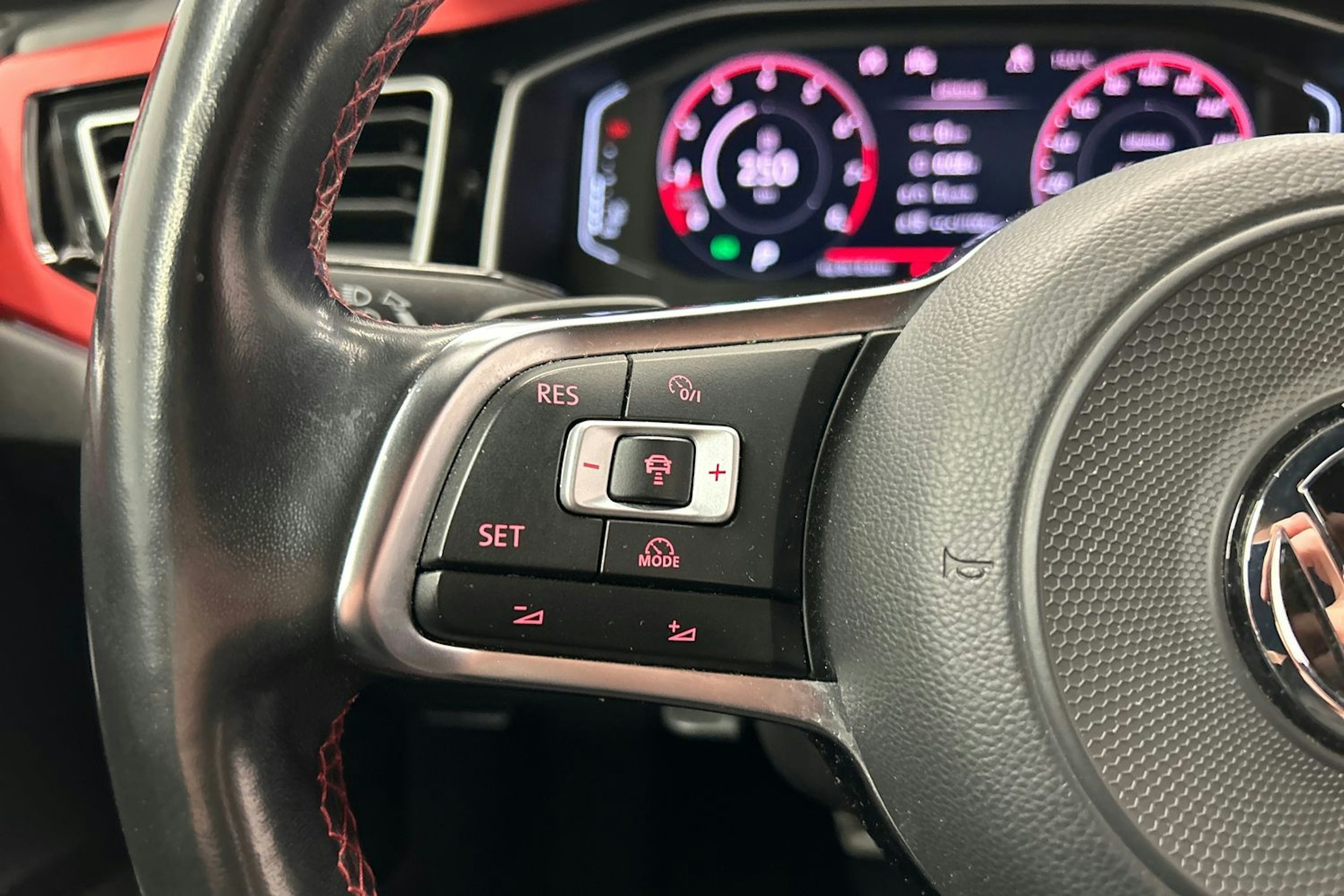 punainen Volkswagen Polo 2020 kuva 20.