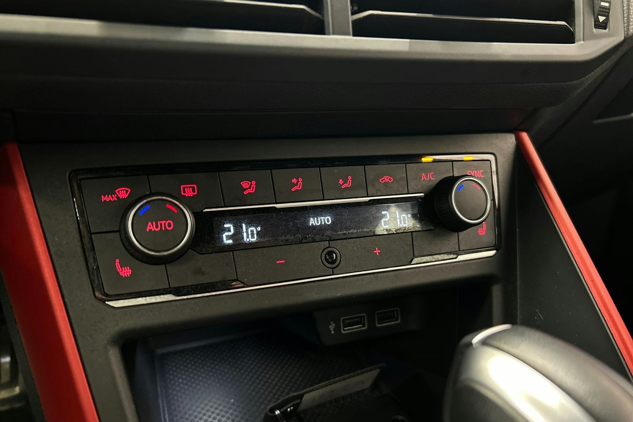 punainen Volkswagen Polo 2020 kuva 25.