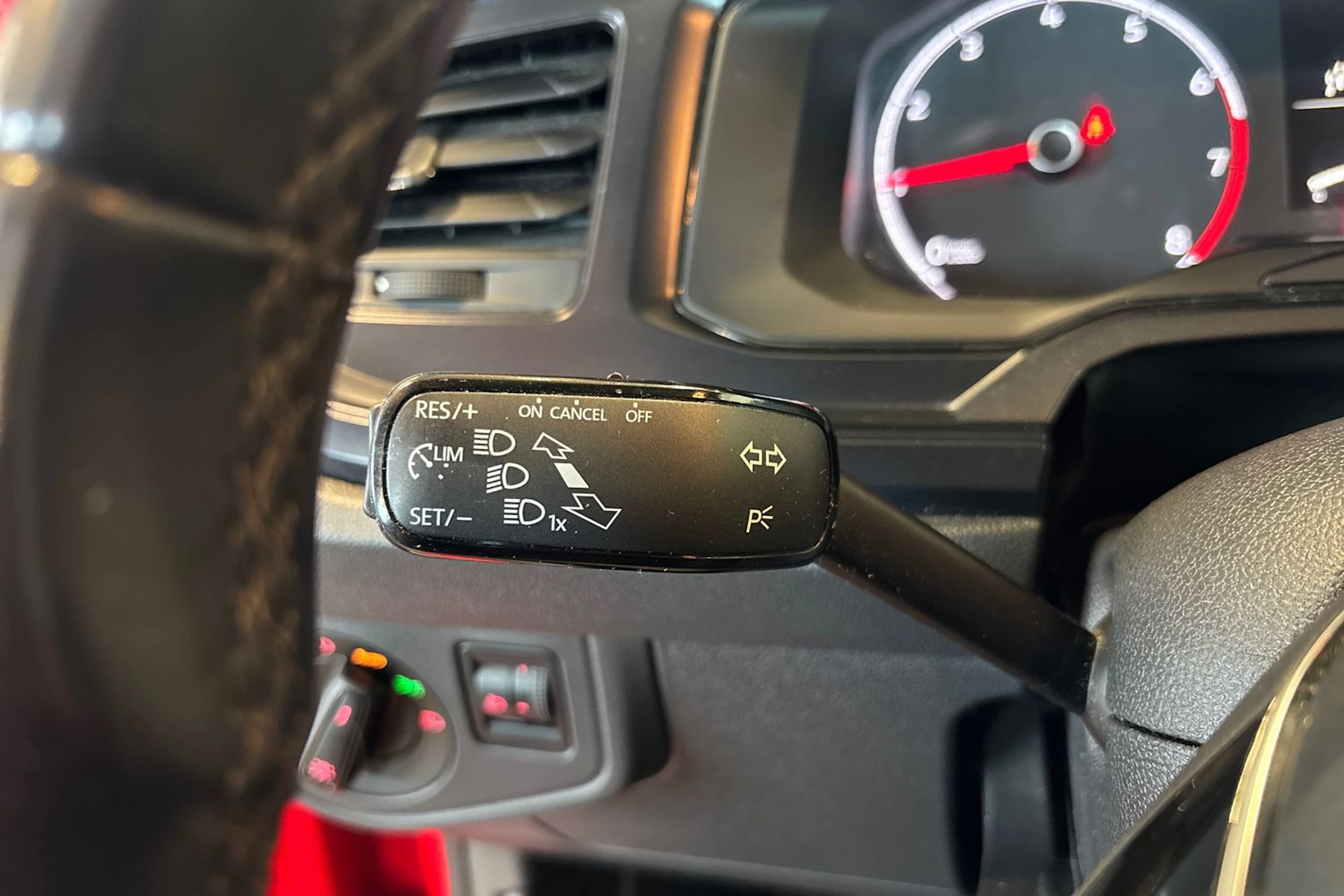 punainen Volkswagen Polo 2020 kuva 16.