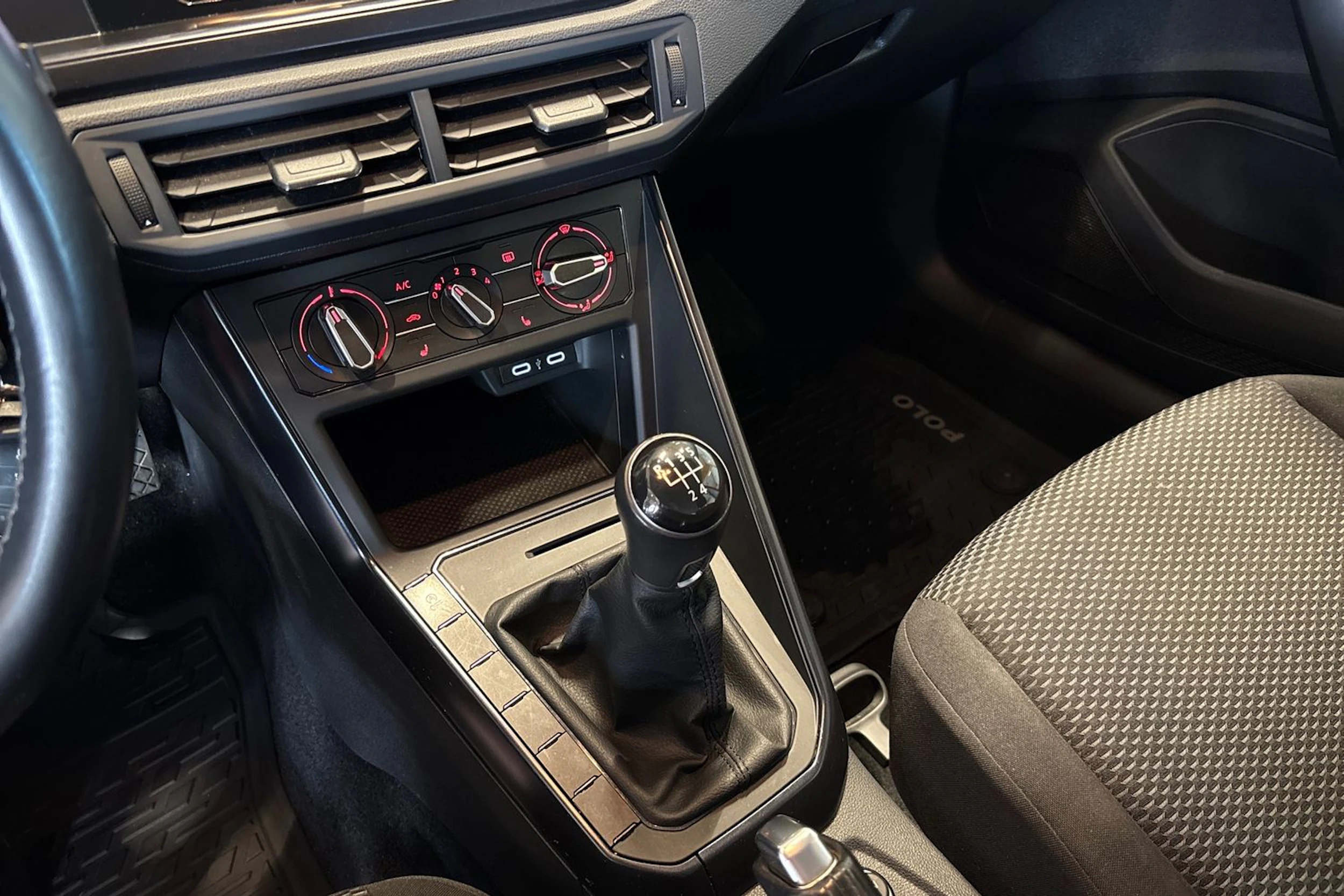 punainen Volkswagen Polo 2020 kuva 18.
