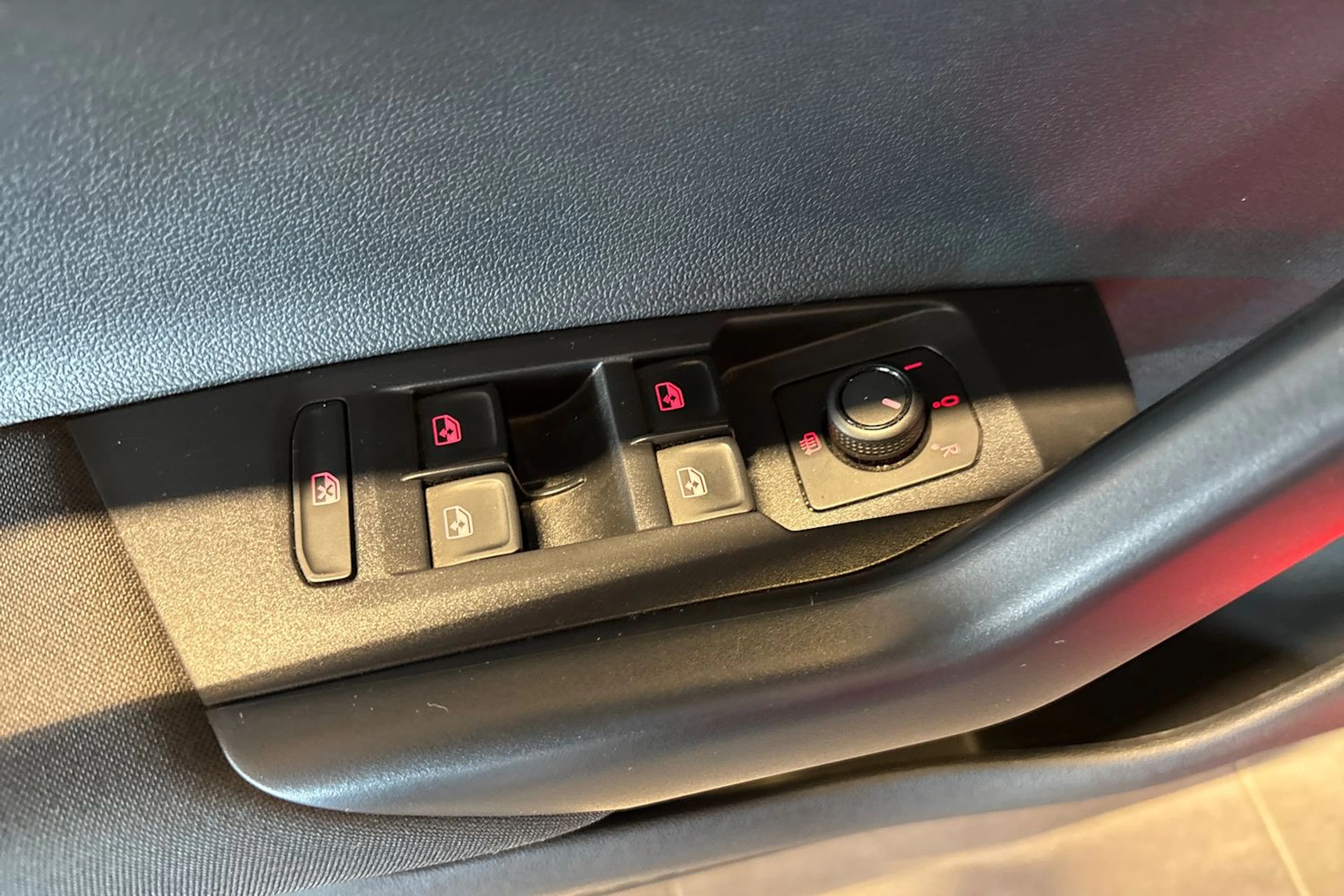 punainen Volkswagen Polo 2020 kuva 19.