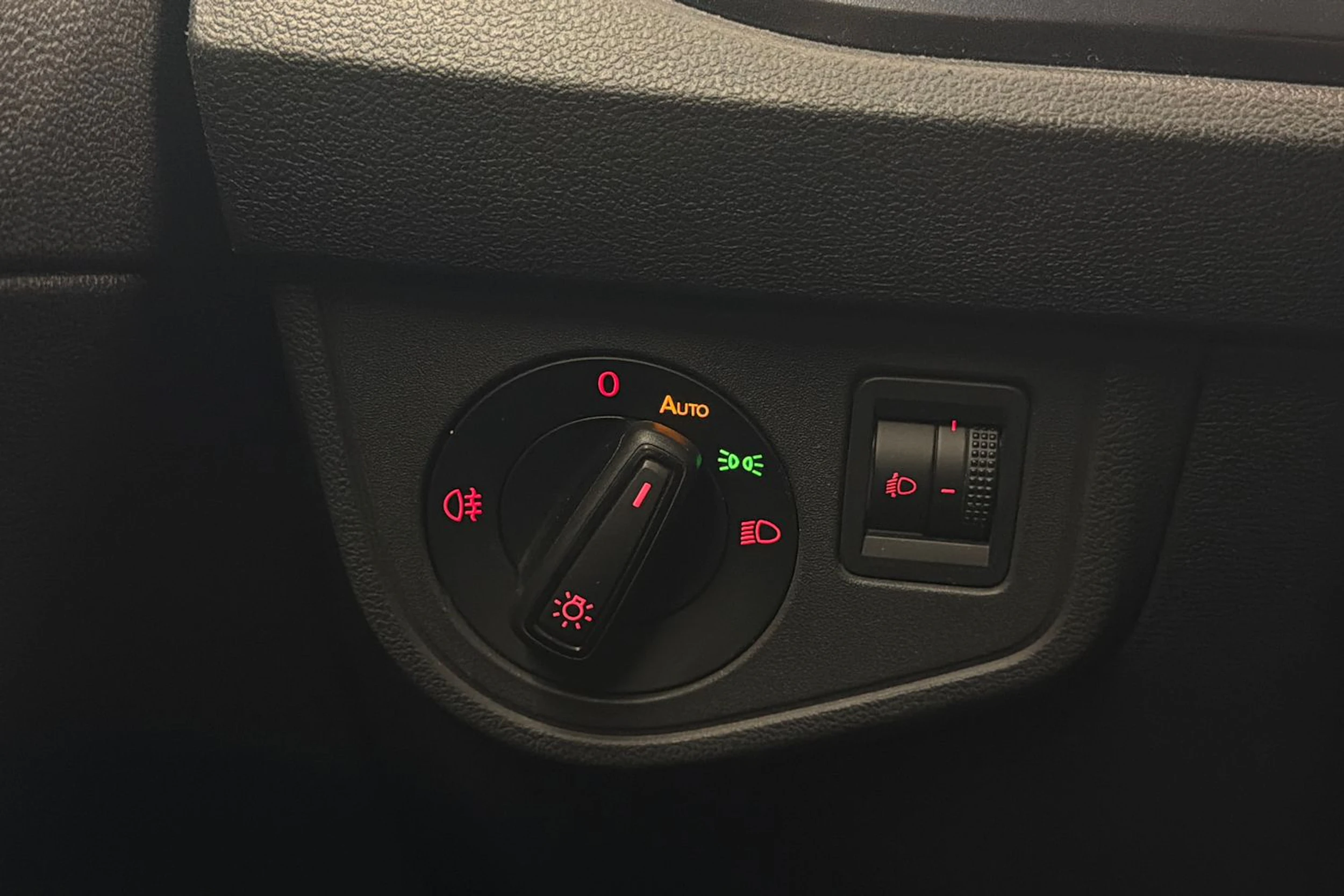 harmaa Volkswagen Polo 2020 kuva 15.