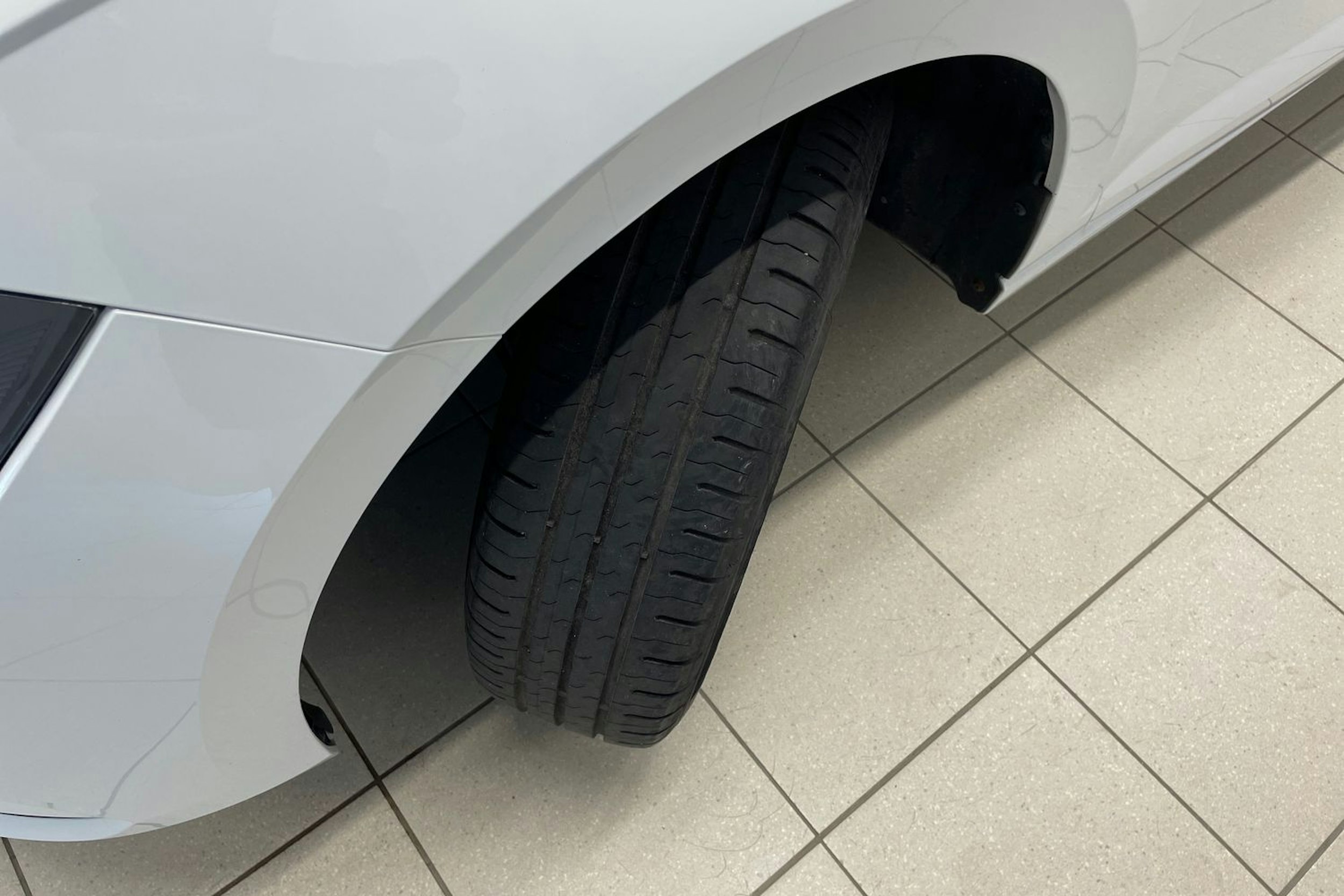 valkoinen Volkswagen Polo 2020 kuva 13.