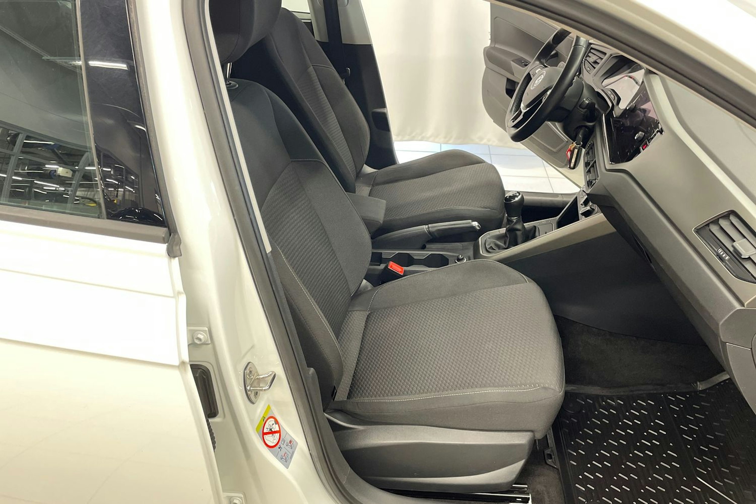 valkoinen Volkswagen Polo 2020 kuva 22.