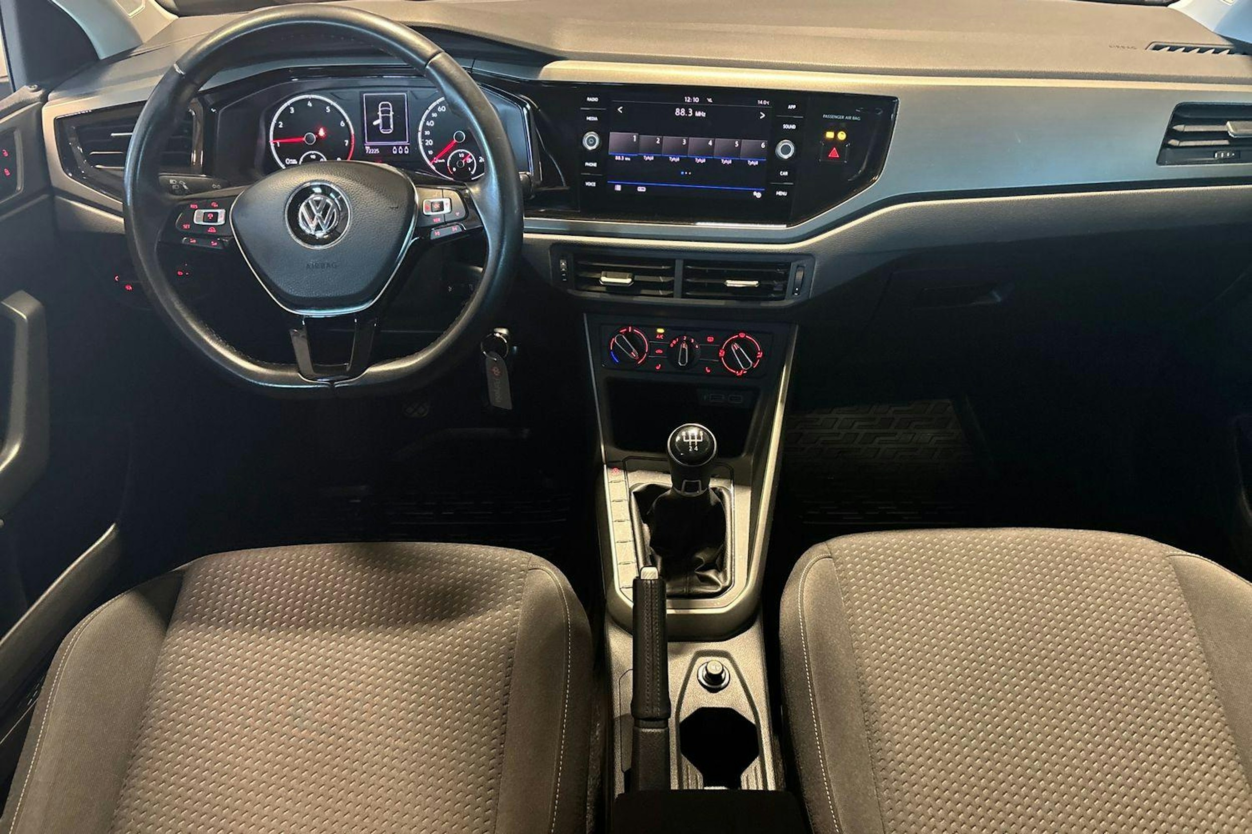 Valkoinen Volkswagen POLO 2020 kuva 9.