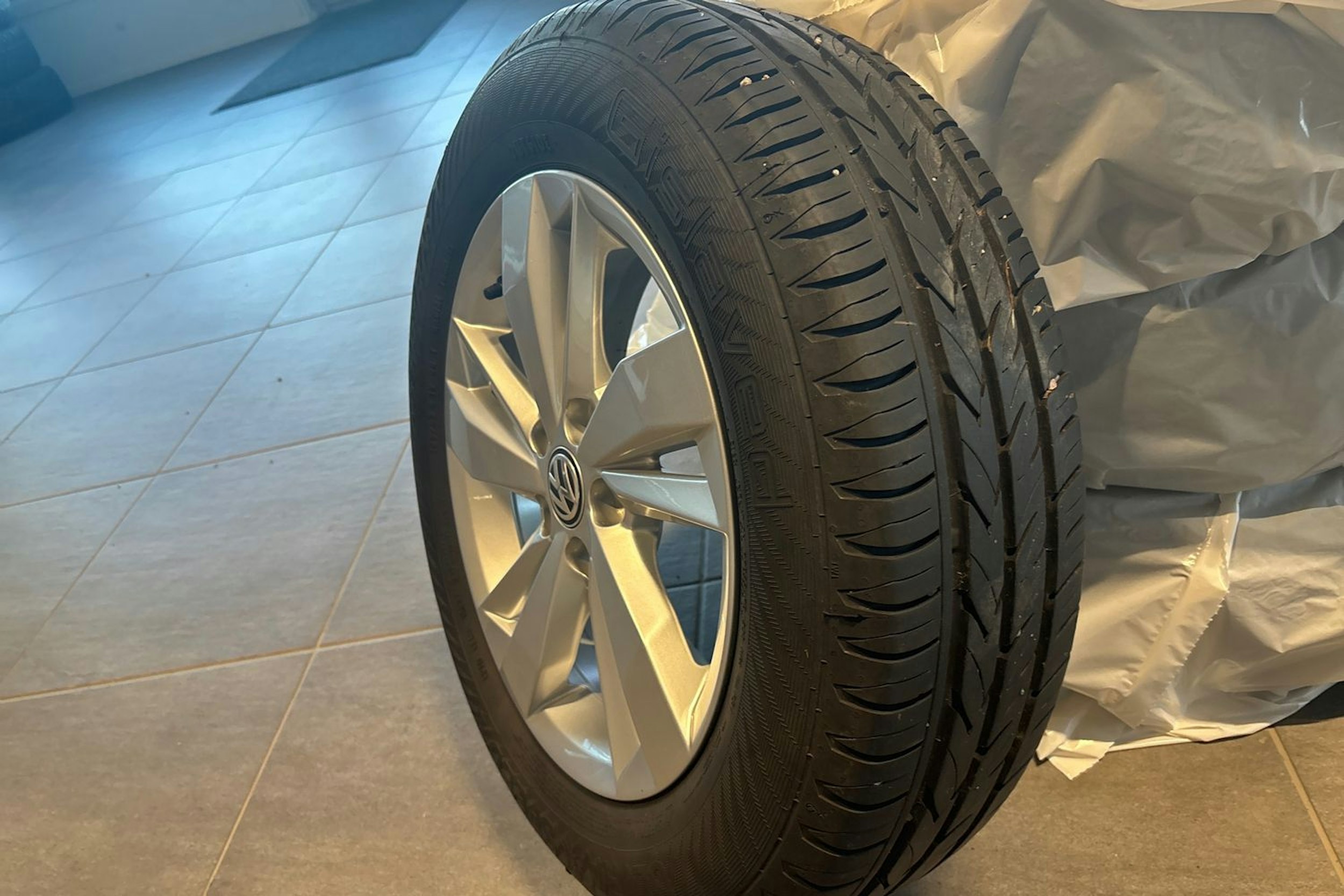 Valkoinen Volkswagen POLO 2020 kuva 18.