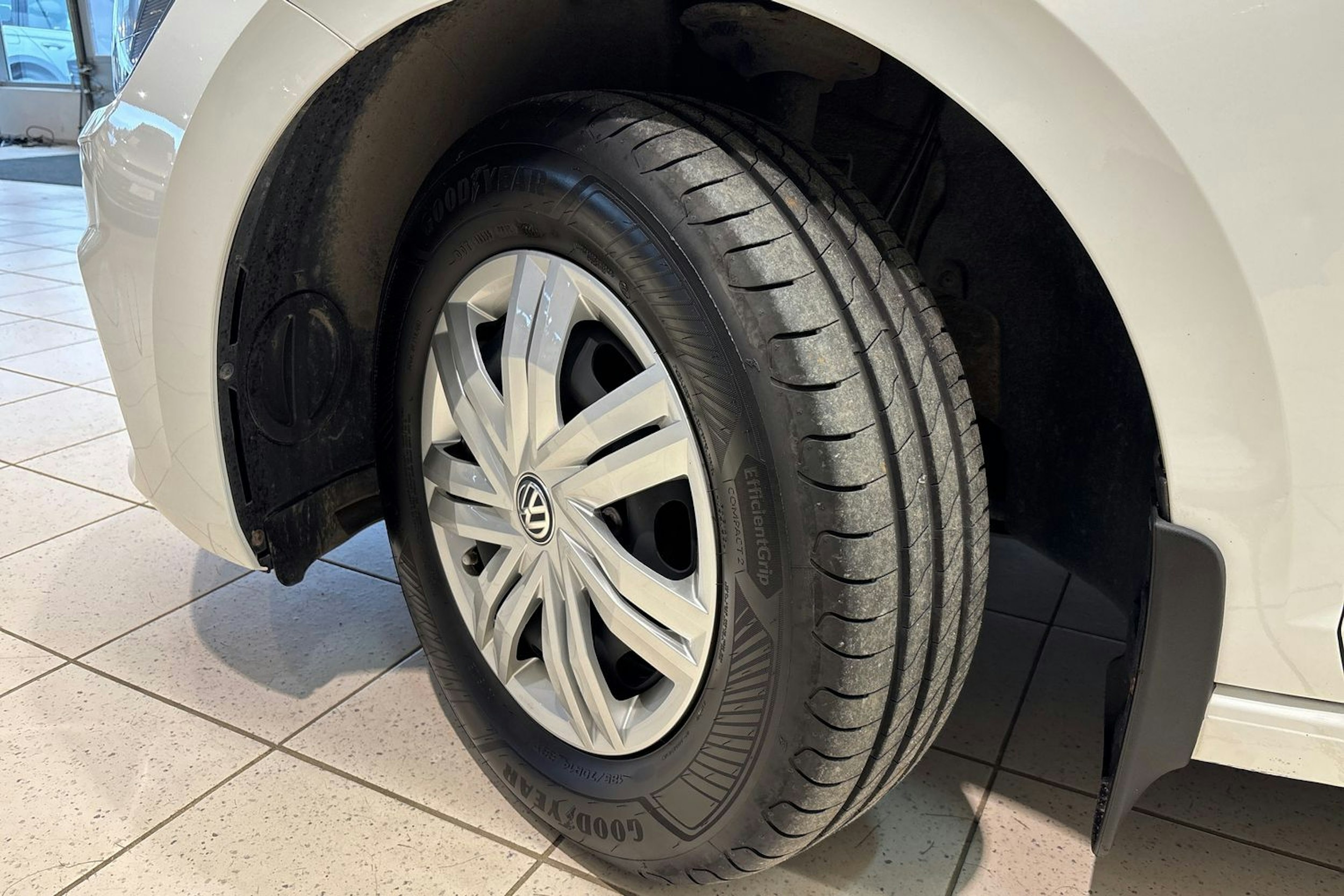 valkoinen Volkswagen Polo 2020 kuva 13.