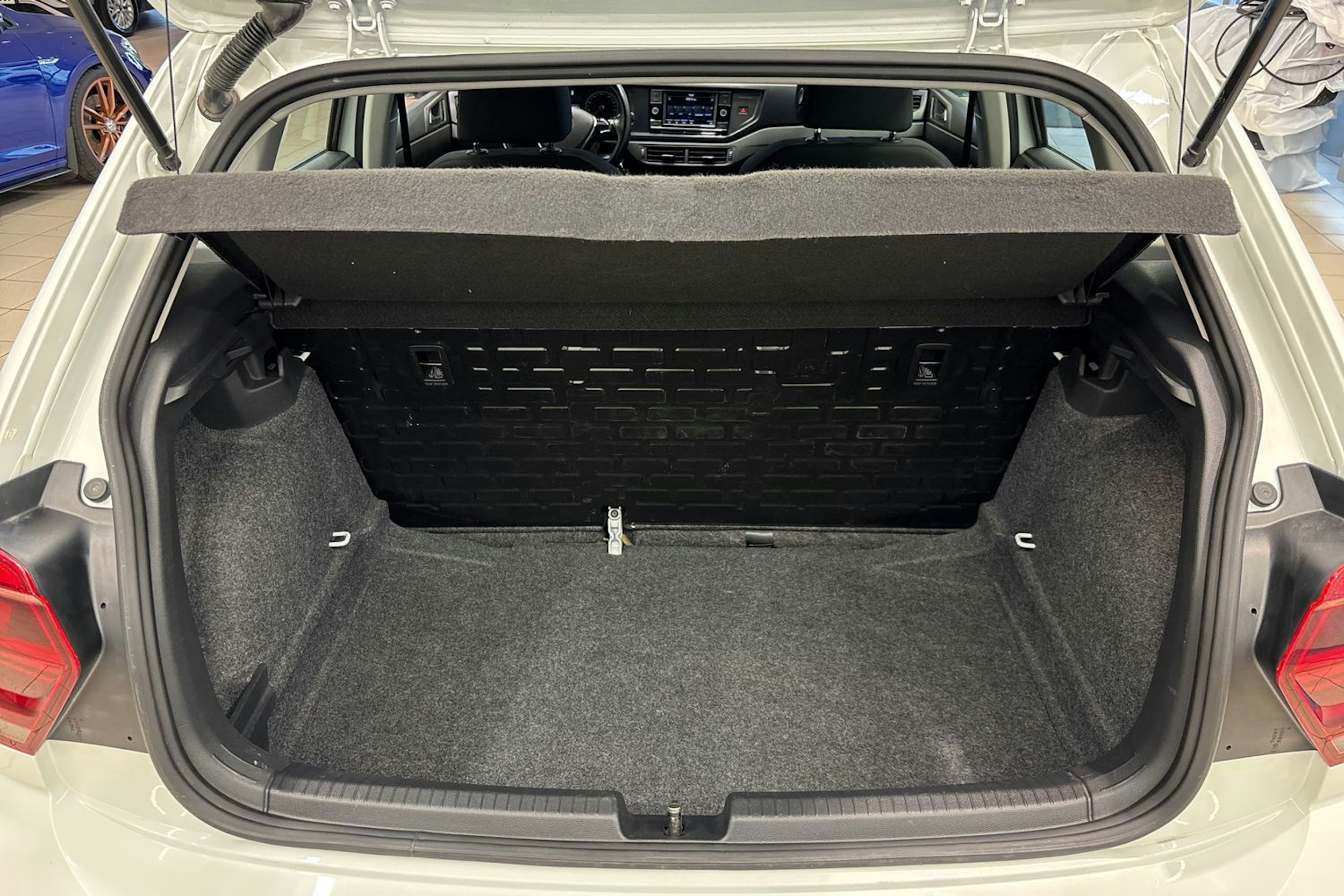 valkoinen Volkswagen Polo 2020 kuva 14.